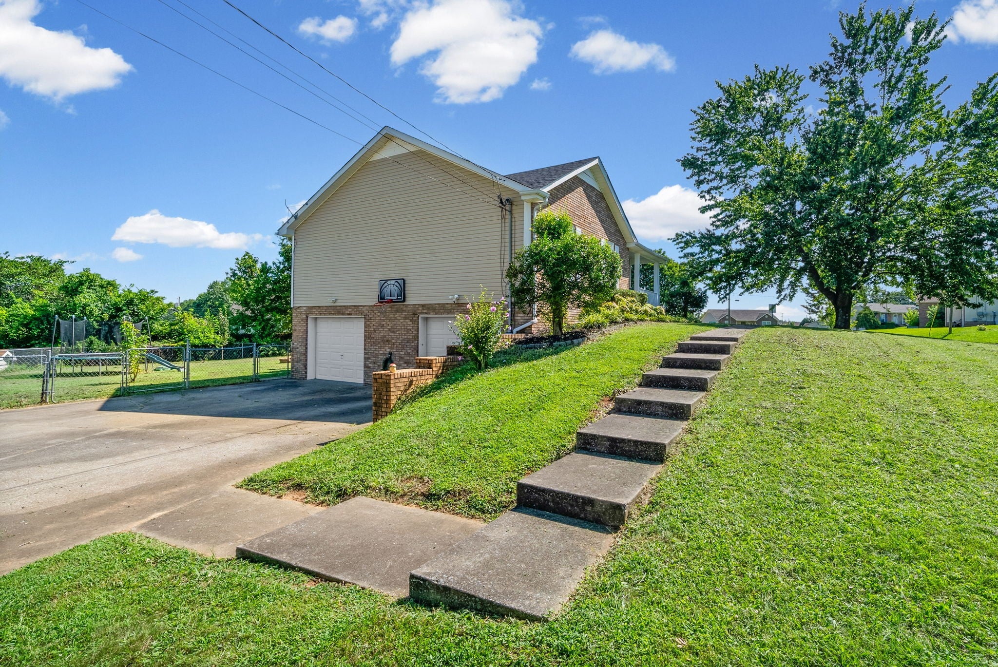 235 Short St