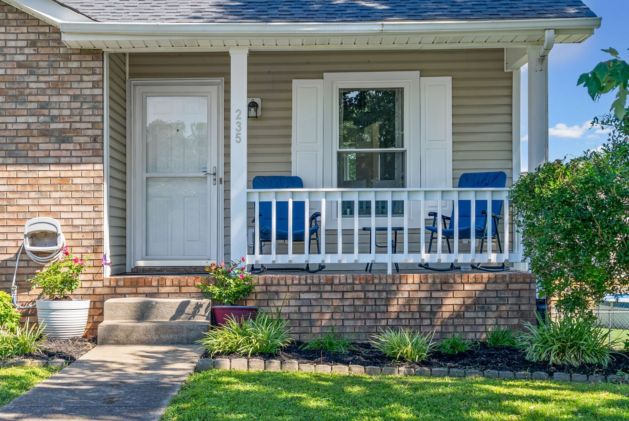 235 Short St