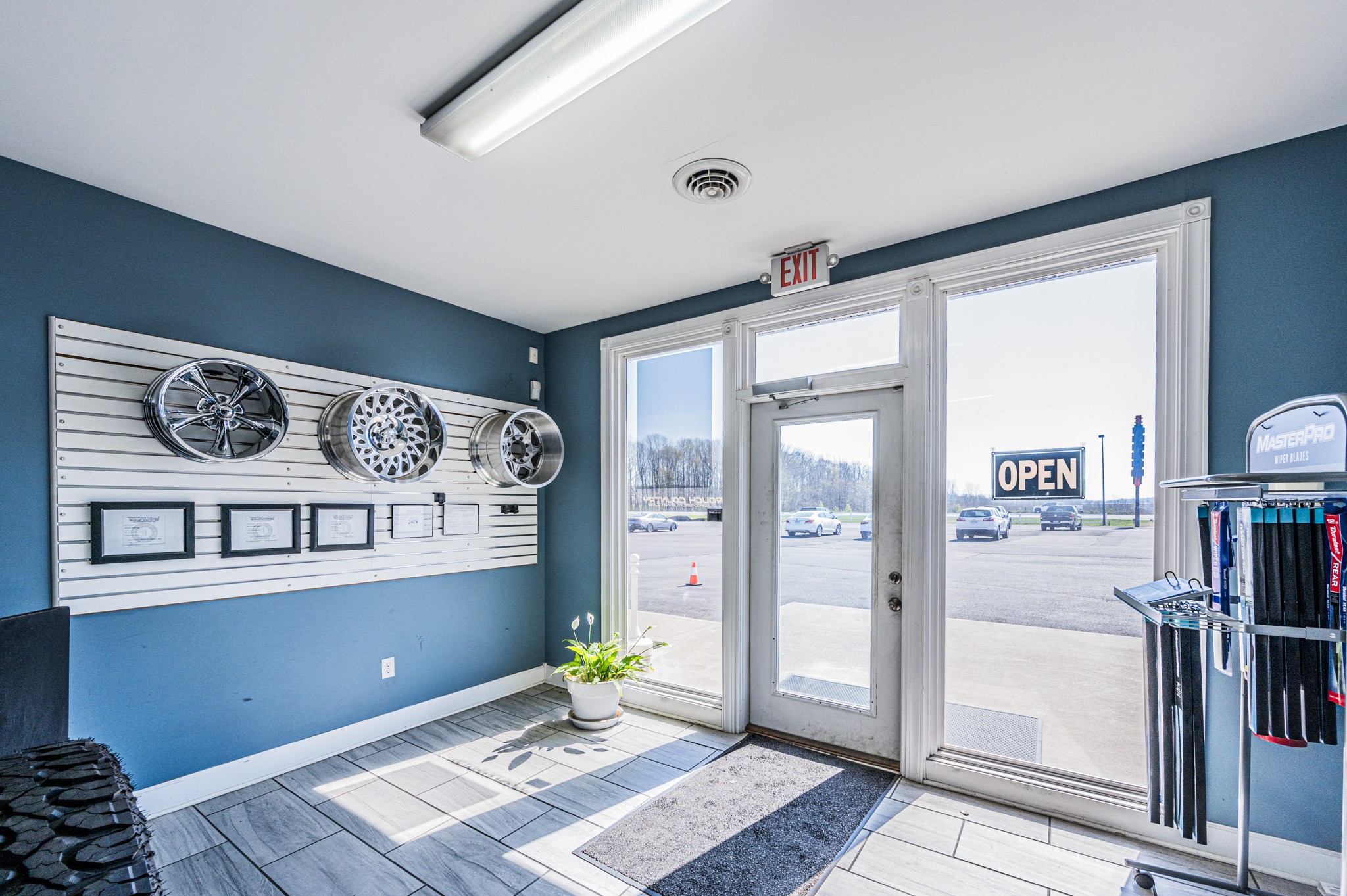 2201 W Everly Brothers Blvd