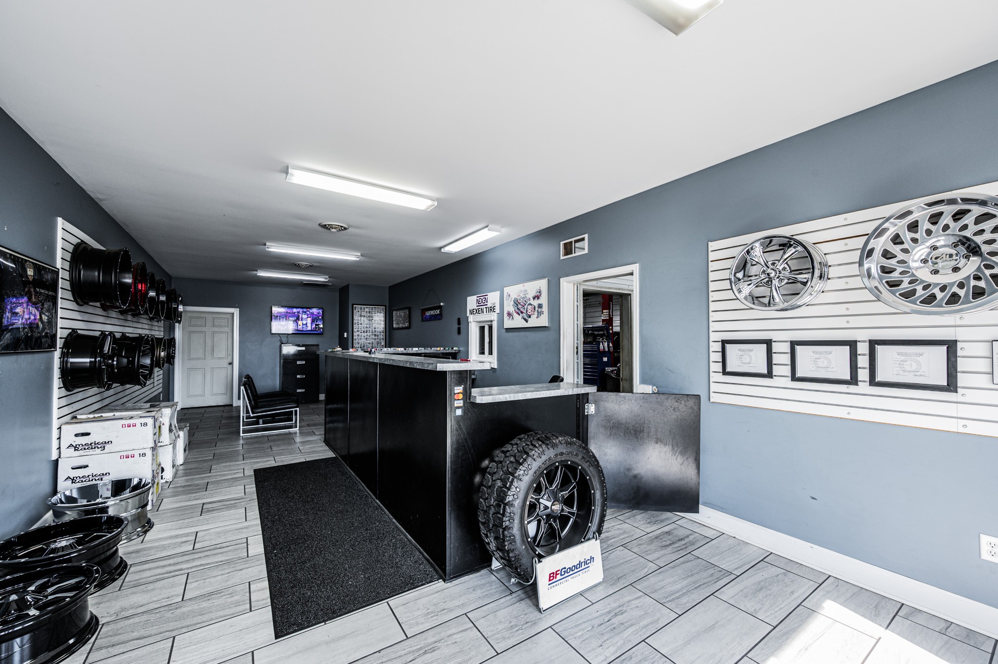 2201 W Everly Brothers Blvd