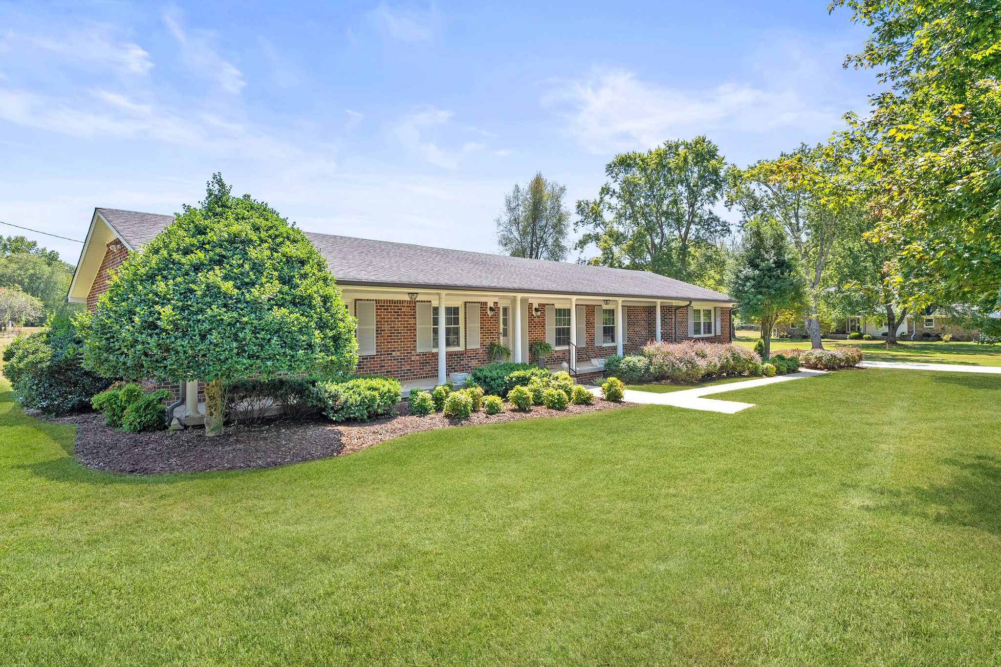 305 Golf Club Ln