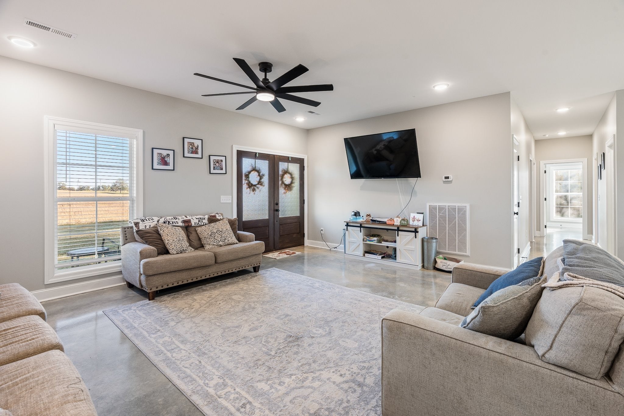 10 Farris Ln