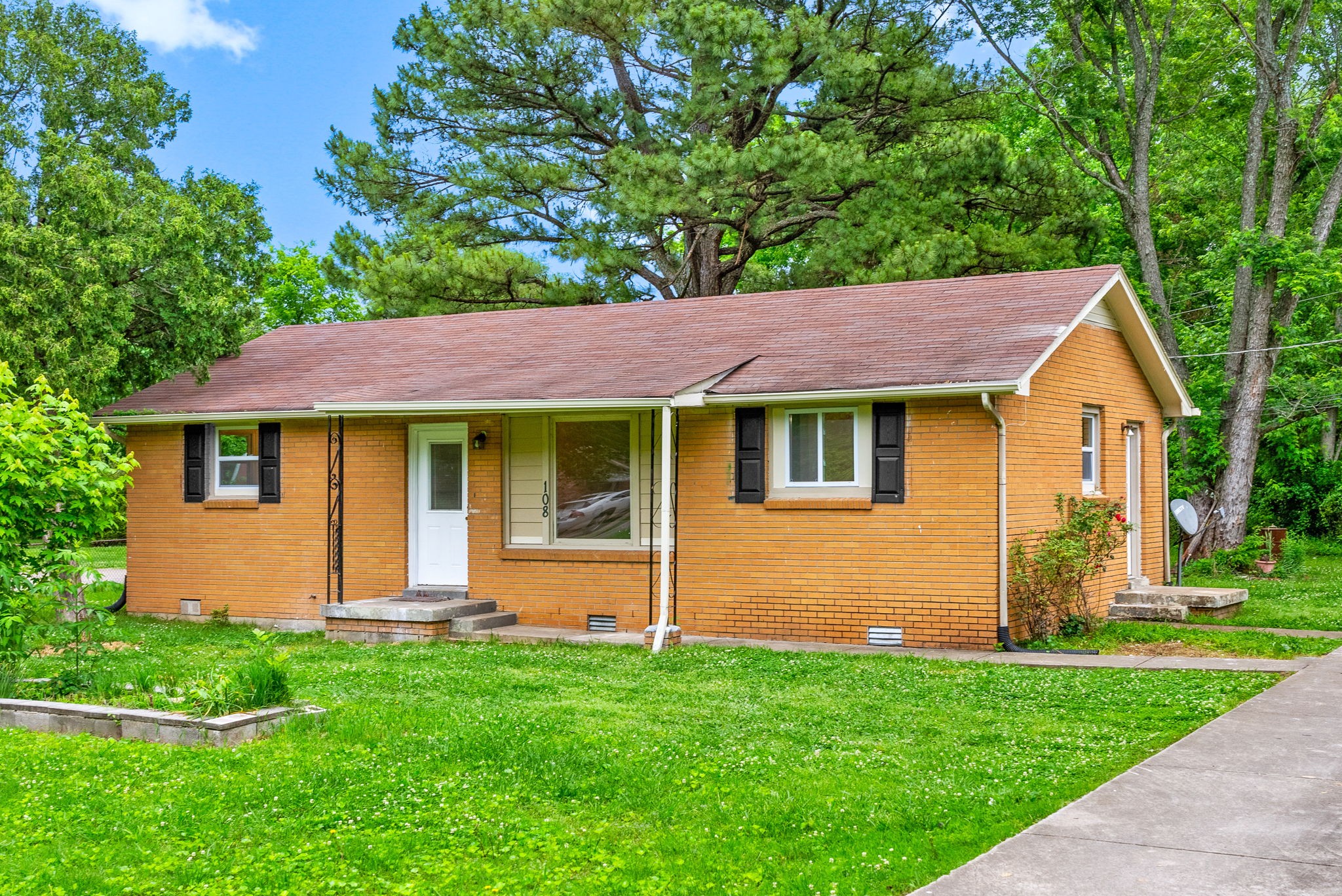 108 Charlemagne Blvd