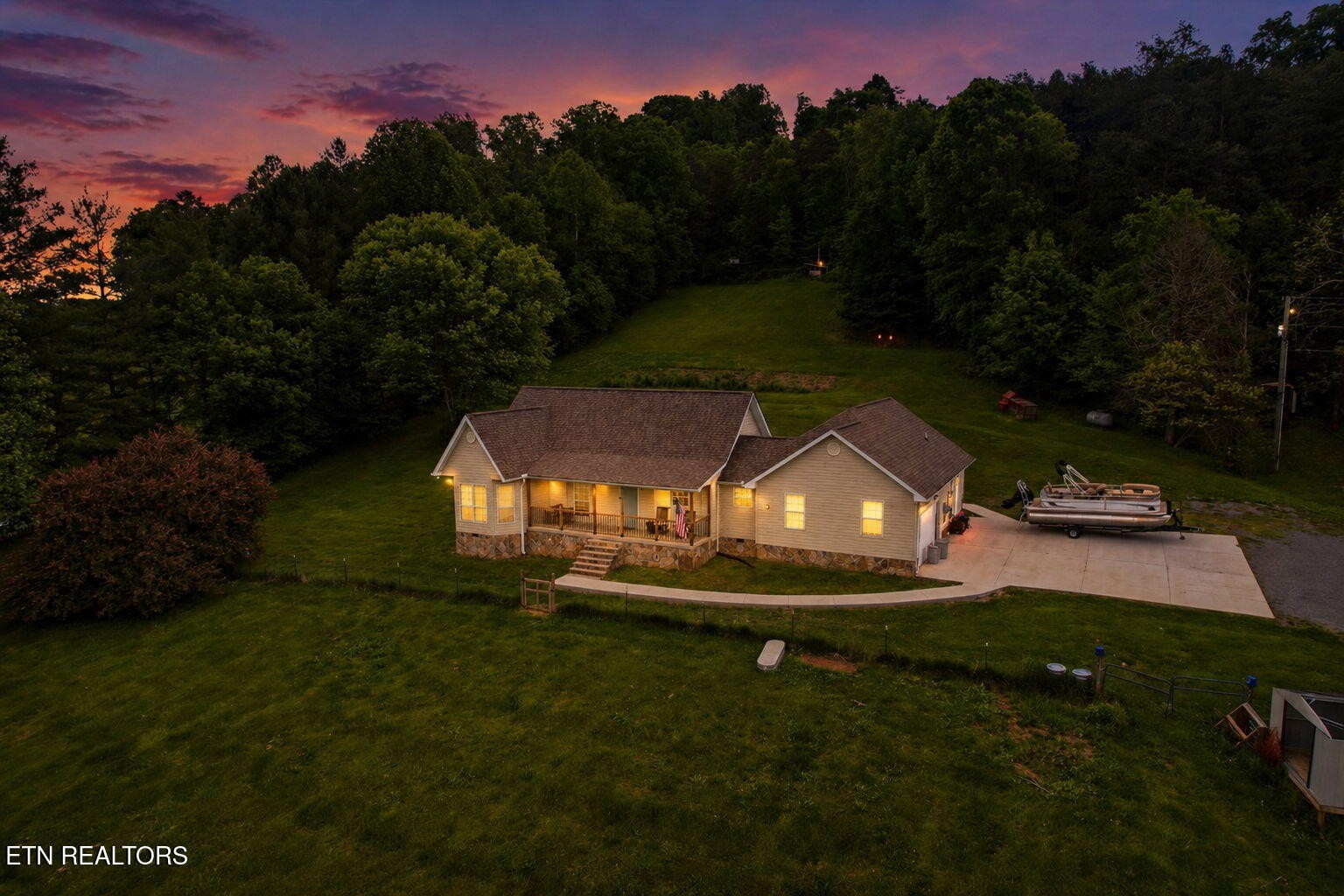 235 Raccoon Valley Rd