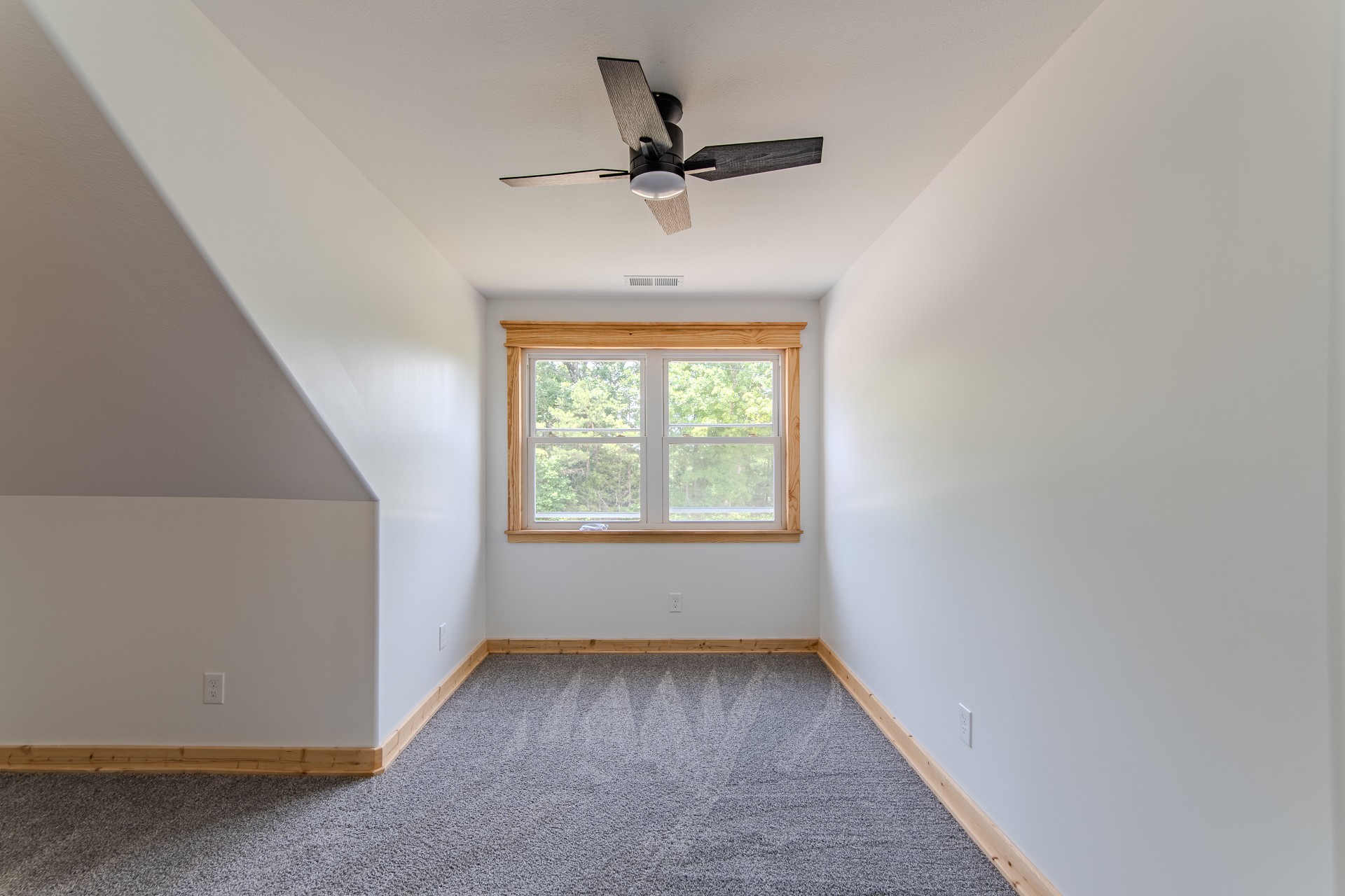619 Bridgeview Cove