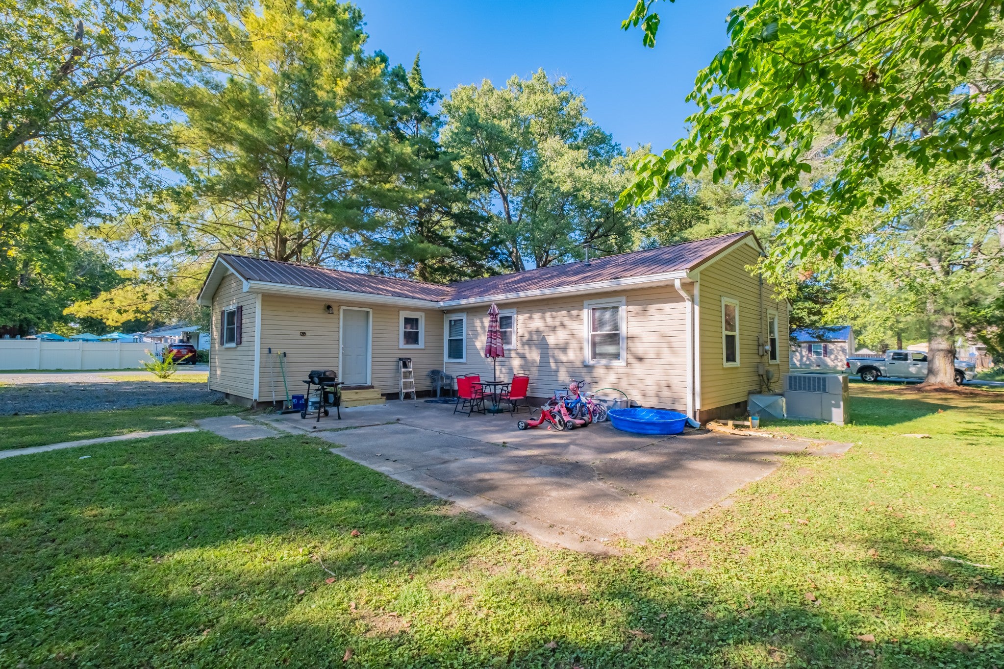 200 Gentry St