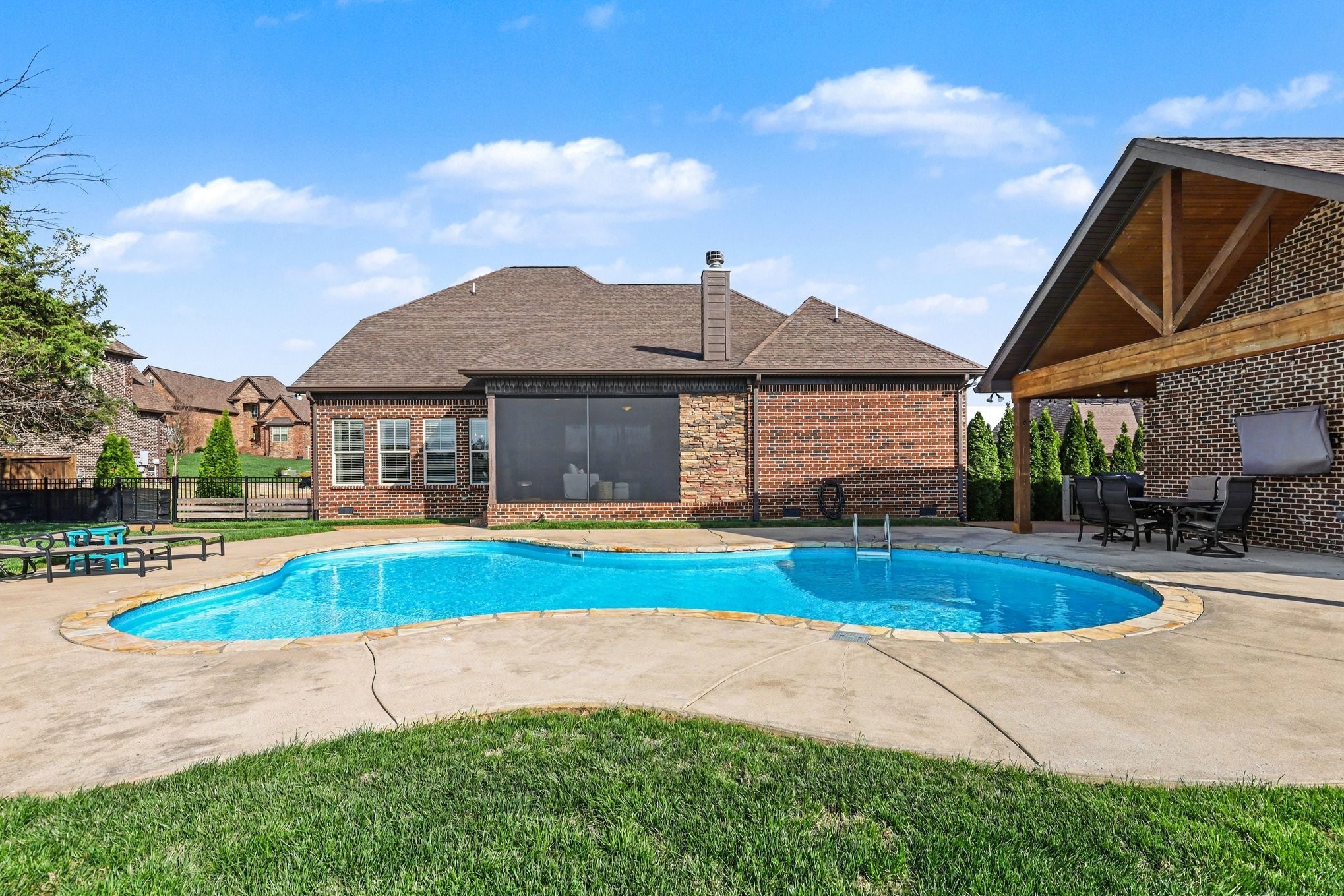 13 Beechwood Ct