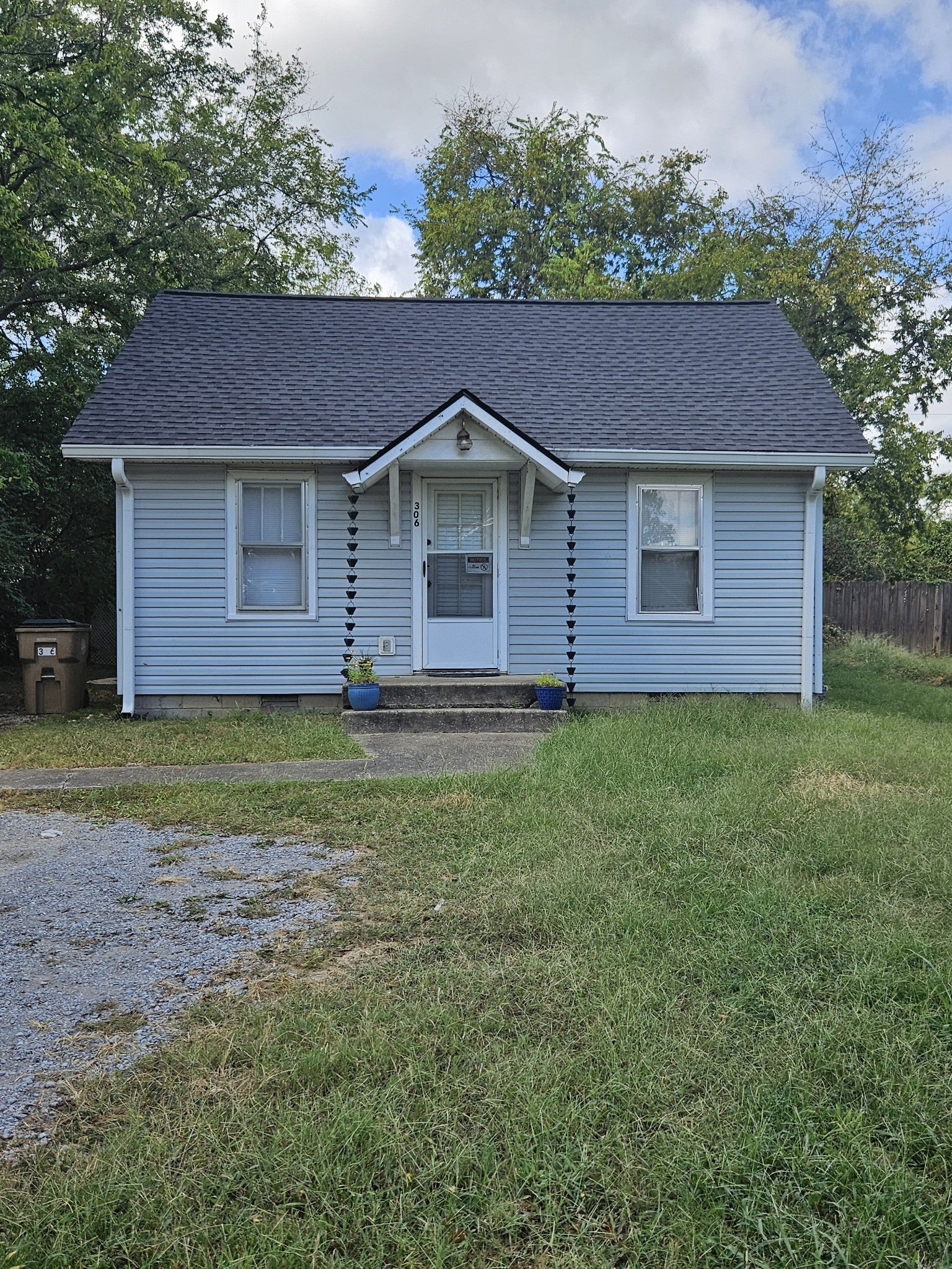 2-bed home sold in Madison, TN 37115, 306 Mcarthur Dr Single-family cottage at 306 Mcarthur Dr, Madison, TN 37115, with light blue vinyl siding, a dark shingled gable roof and a small front entry overhang