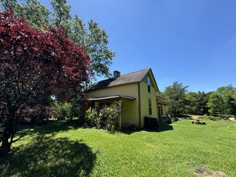 2342 Valley Creek Rd Culleoka TN 38451