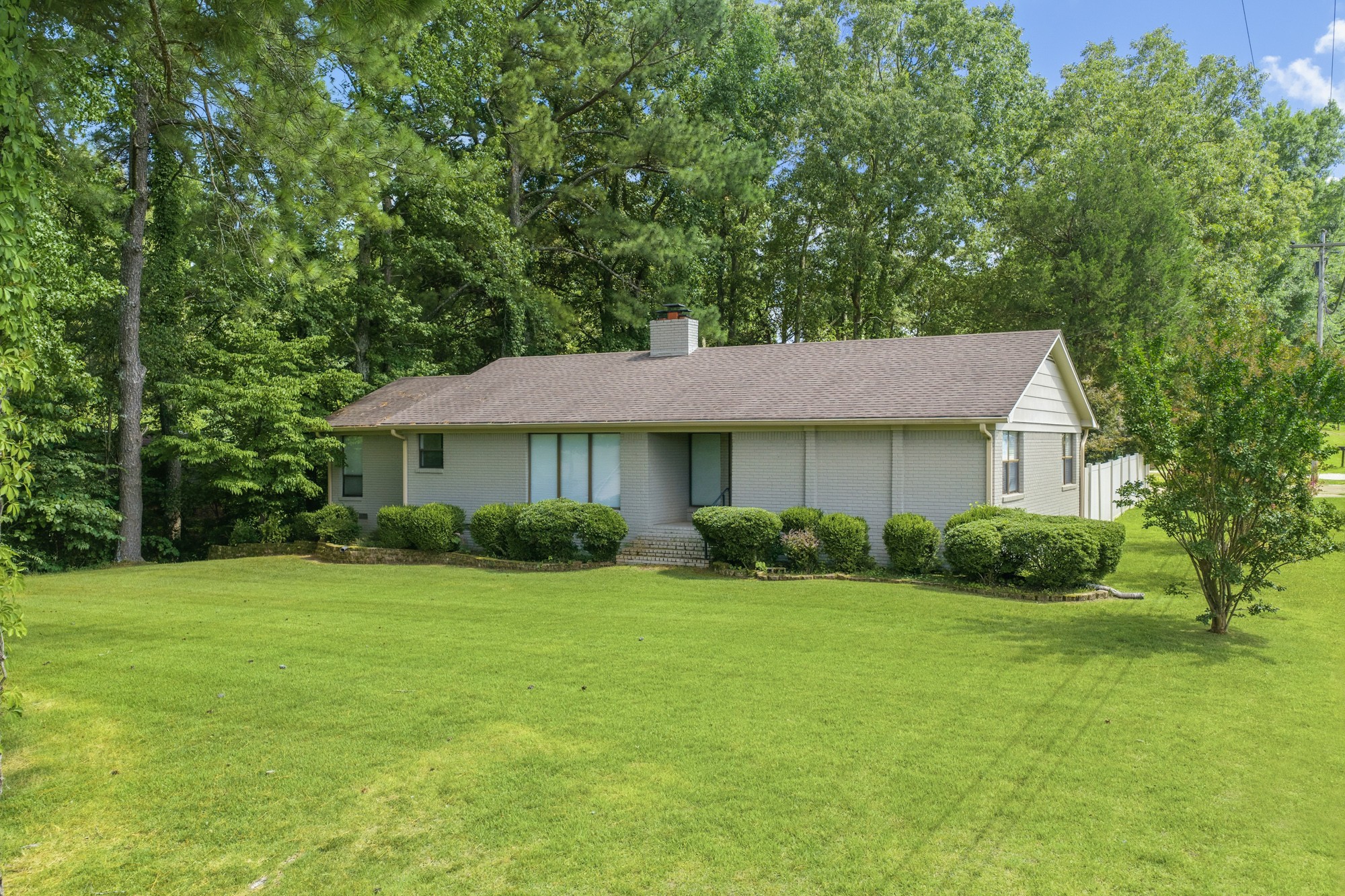 Photo 1 of 38 — 418 Deerwood Ln, Lexington, TN 38351