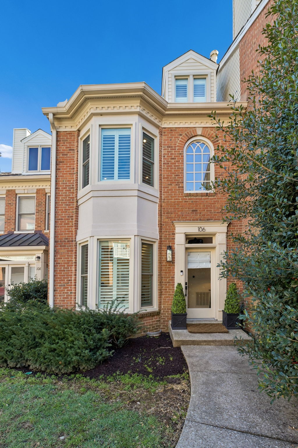 106 Forest Place Cir