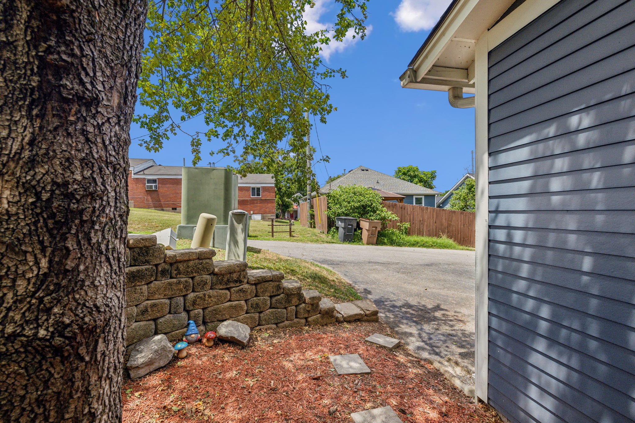 Photo 40 of 49 of 906 Ireland St townhome