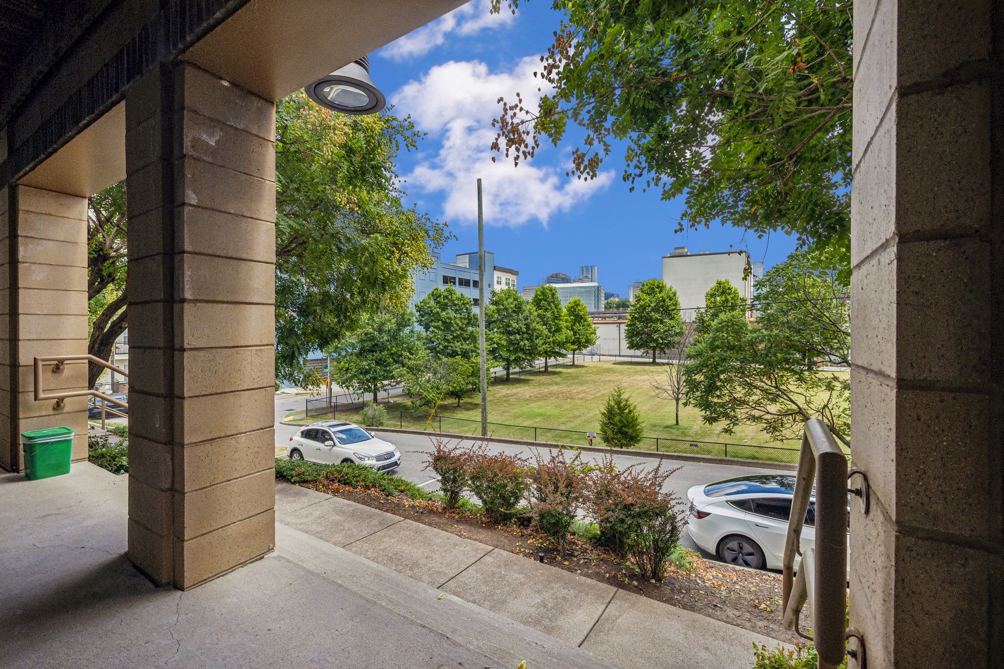 Photo 5 of 49 of 906 Ireland St townhome