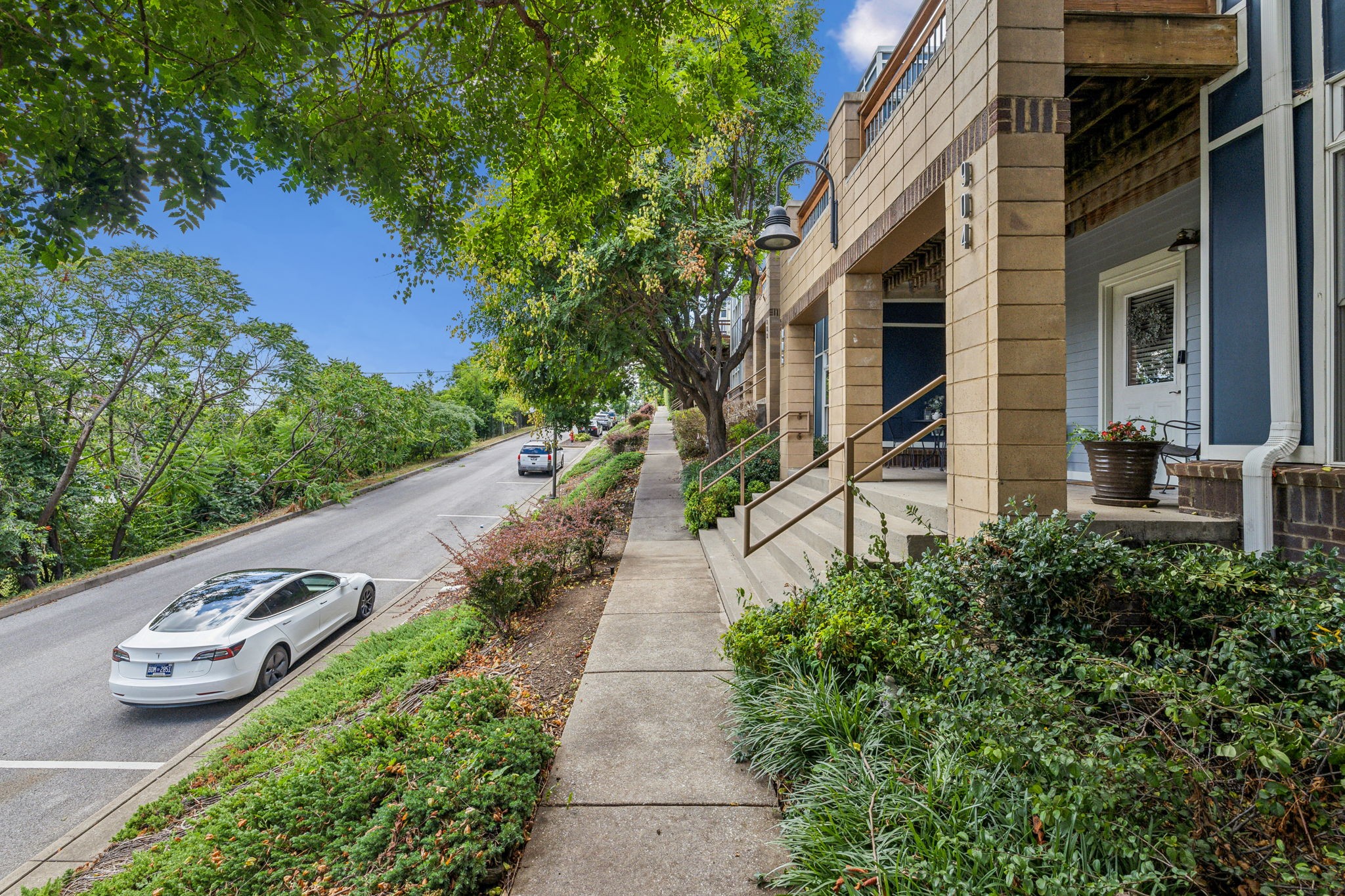 Photo 6 of 49 of 906 Ireland St townhome