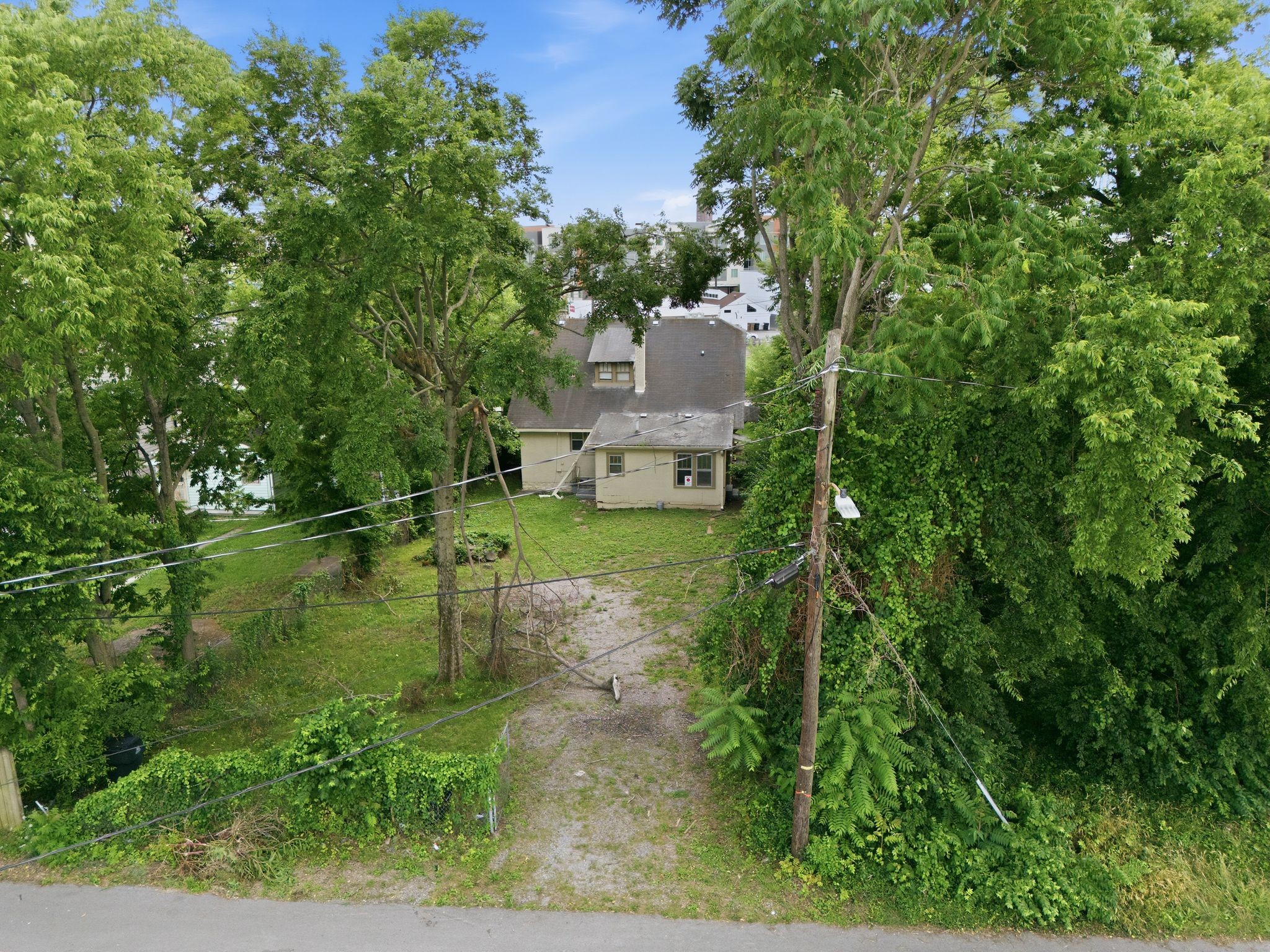 2020 Clifton Ave