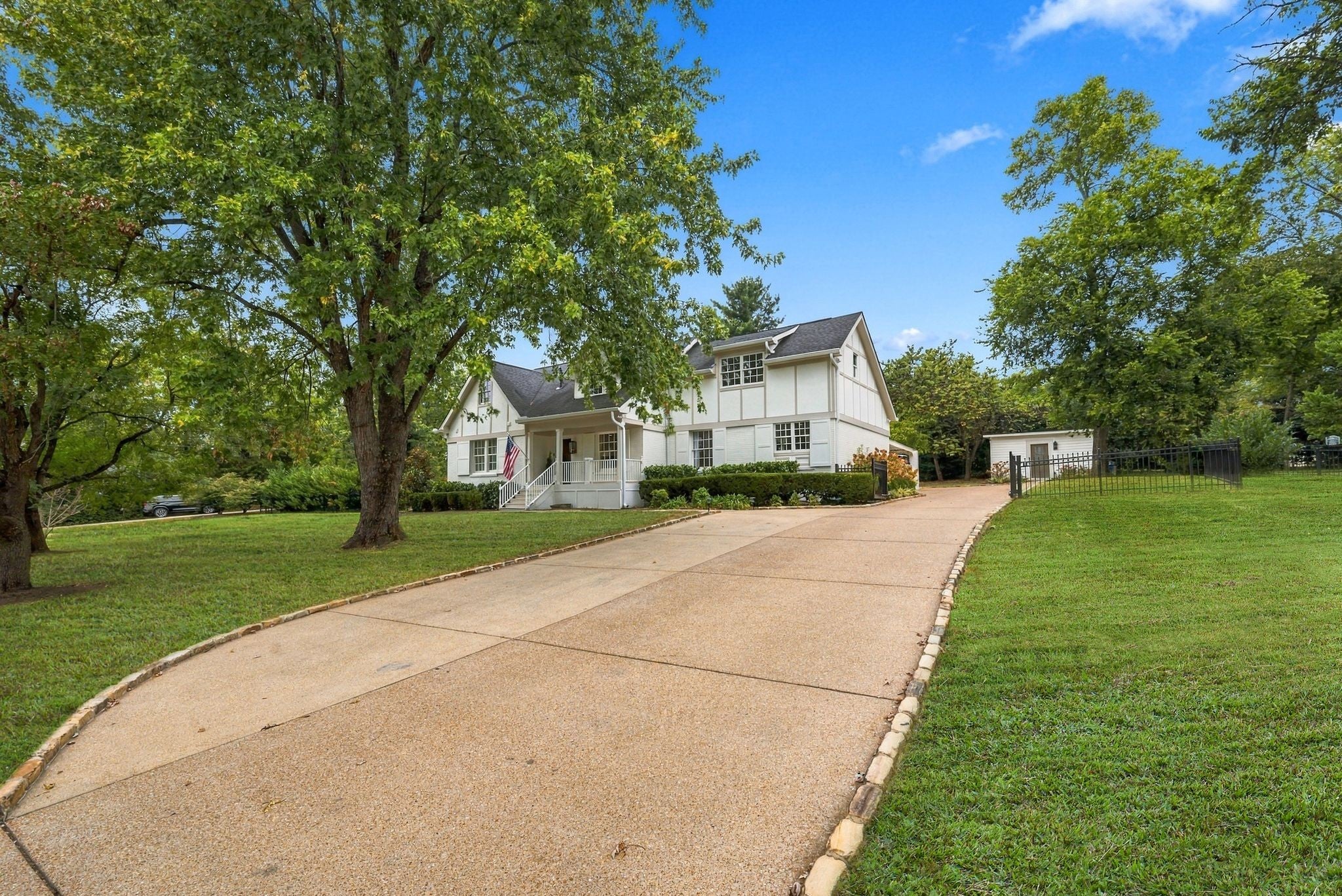 200 Leake Ave