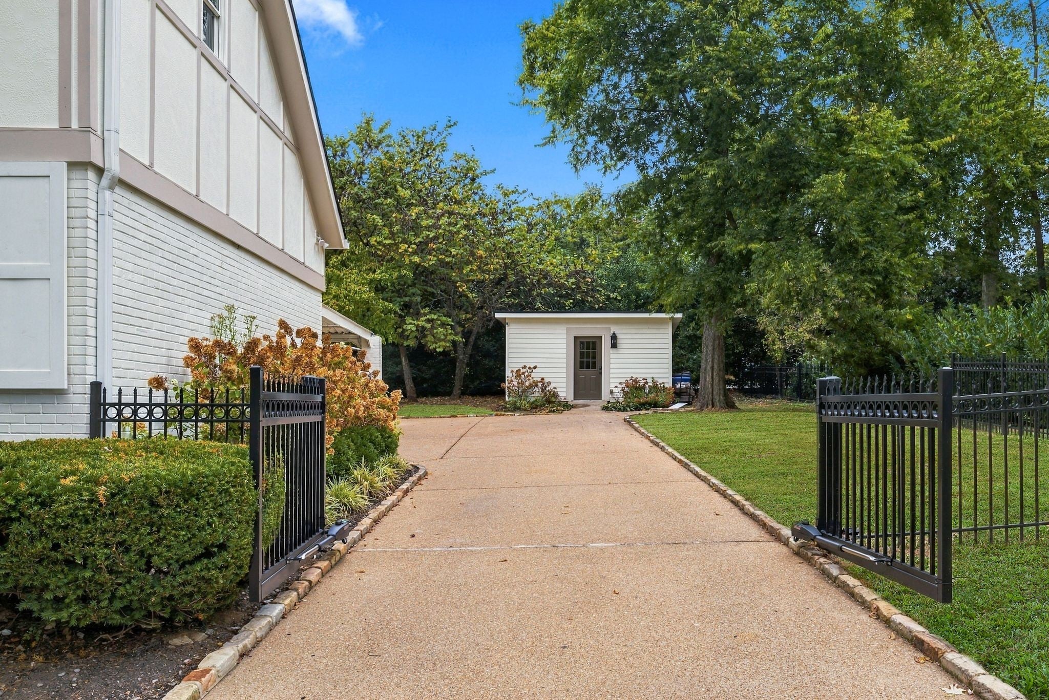 200 Leake Ave