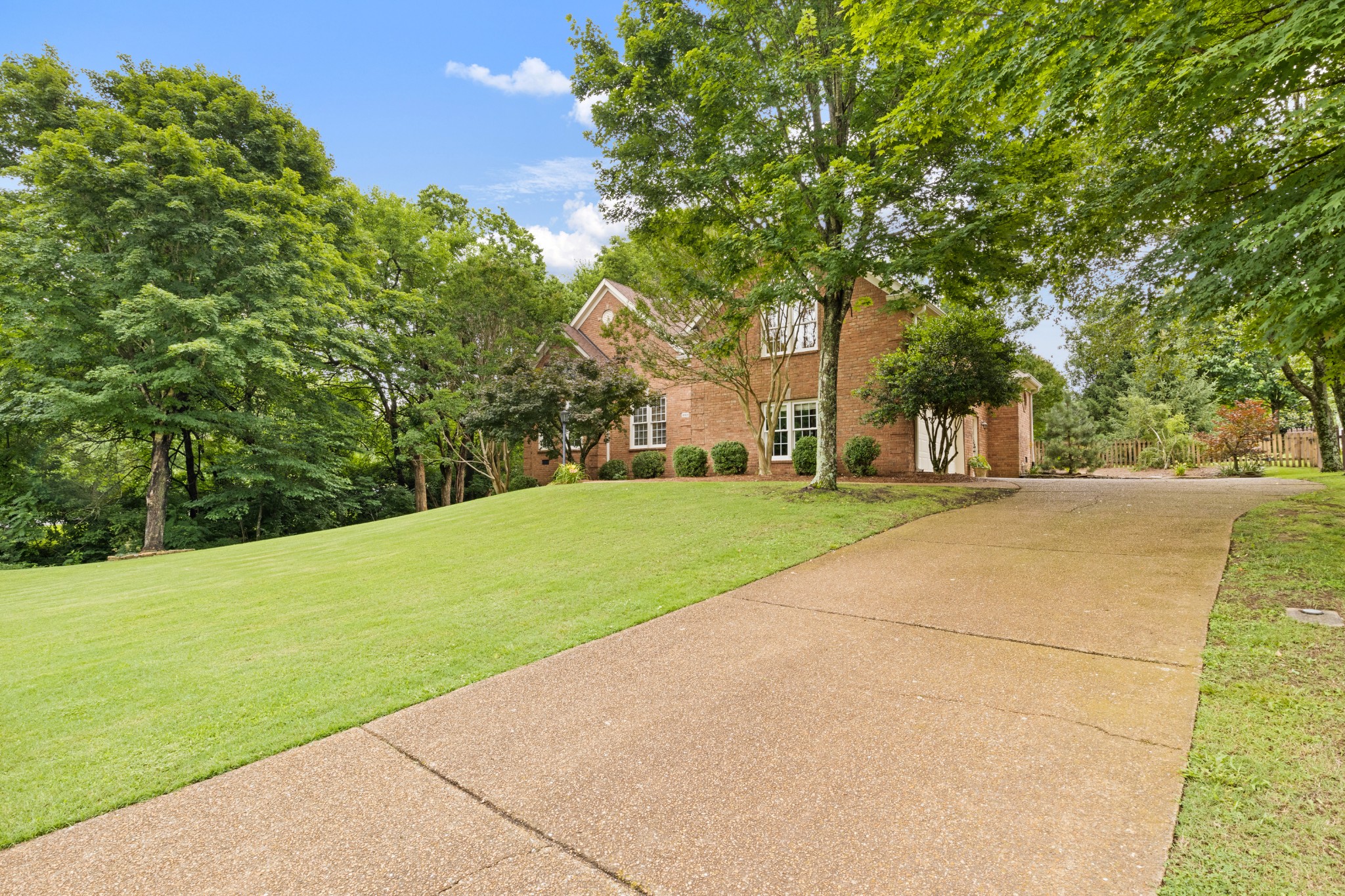 4040 Oxford Glen Dr, Franklin TN 37067 4-bed home, photo 2 of 30