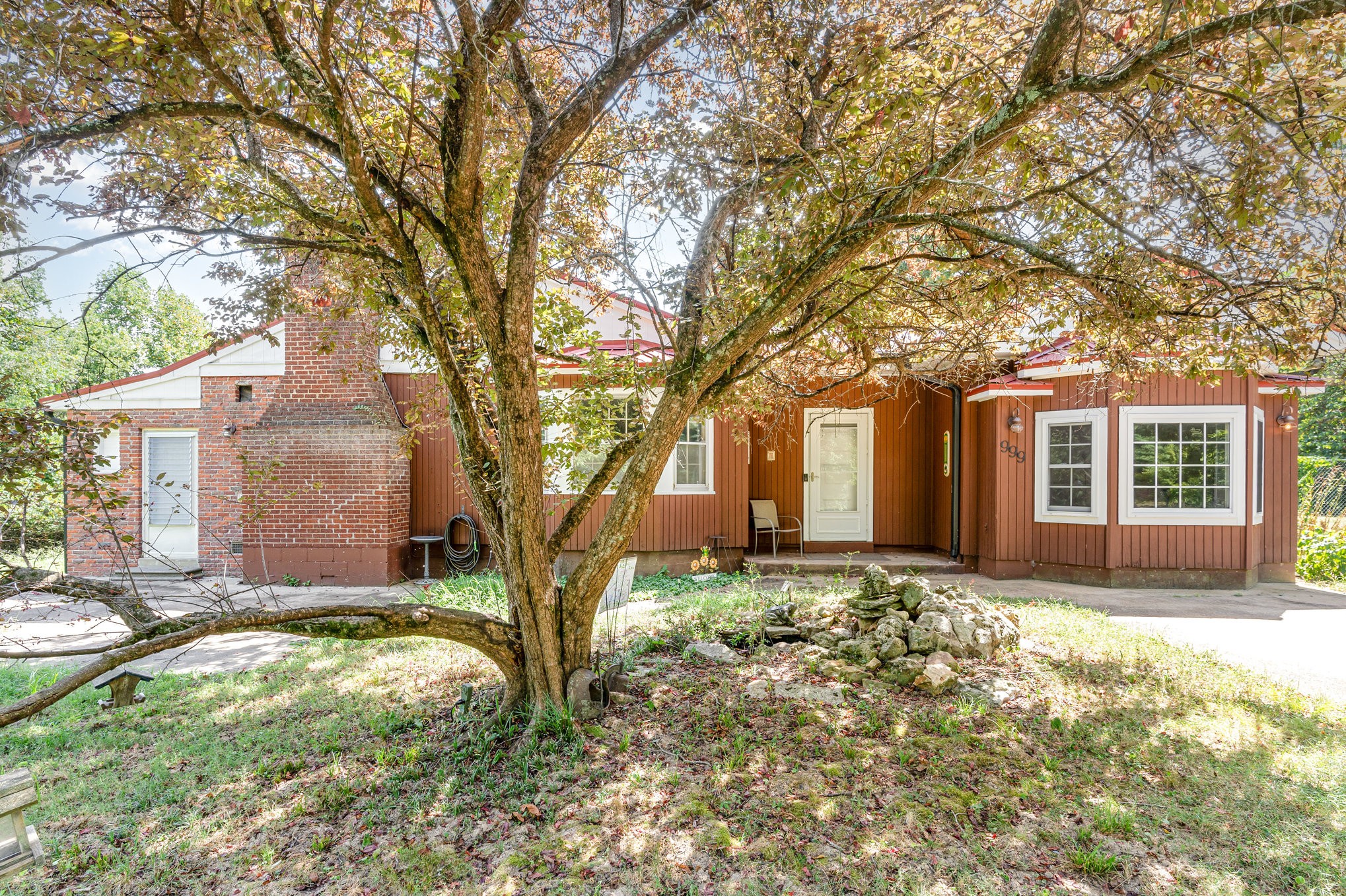 999 Stewart Rd