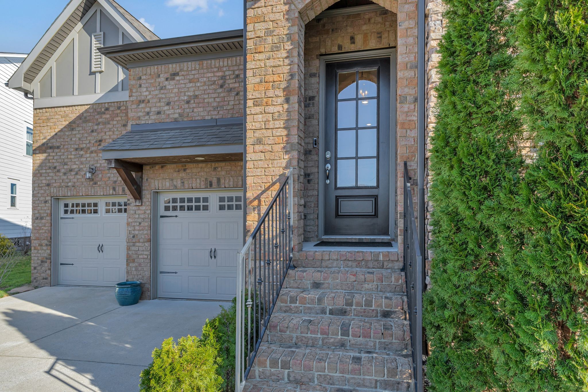 454 River Bluff Dr