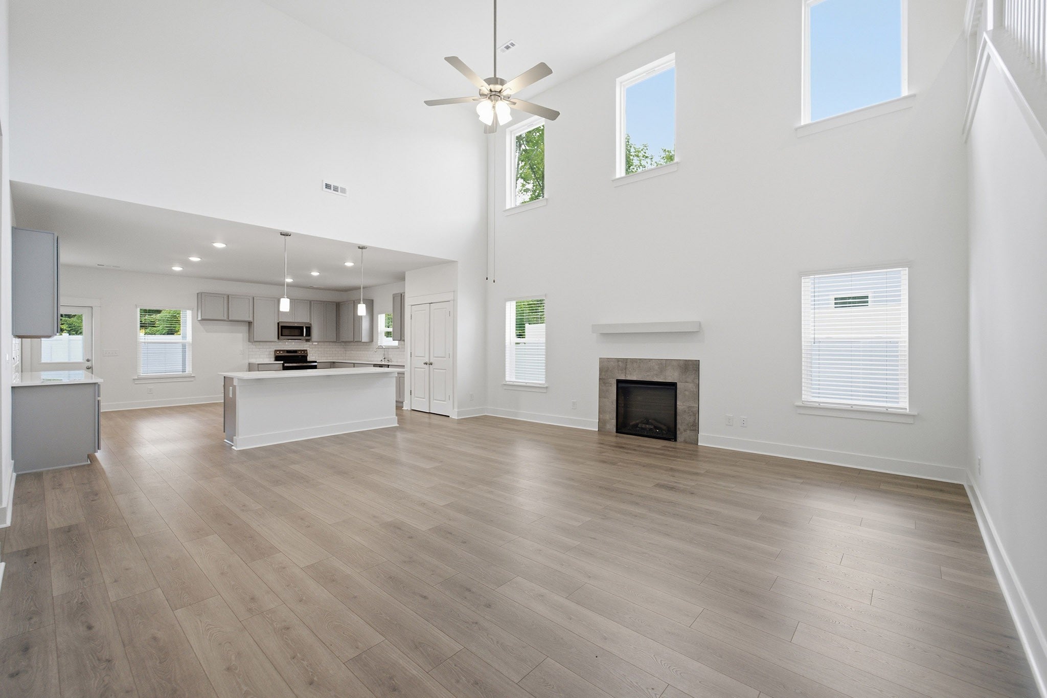 6 Fairlawn Dr