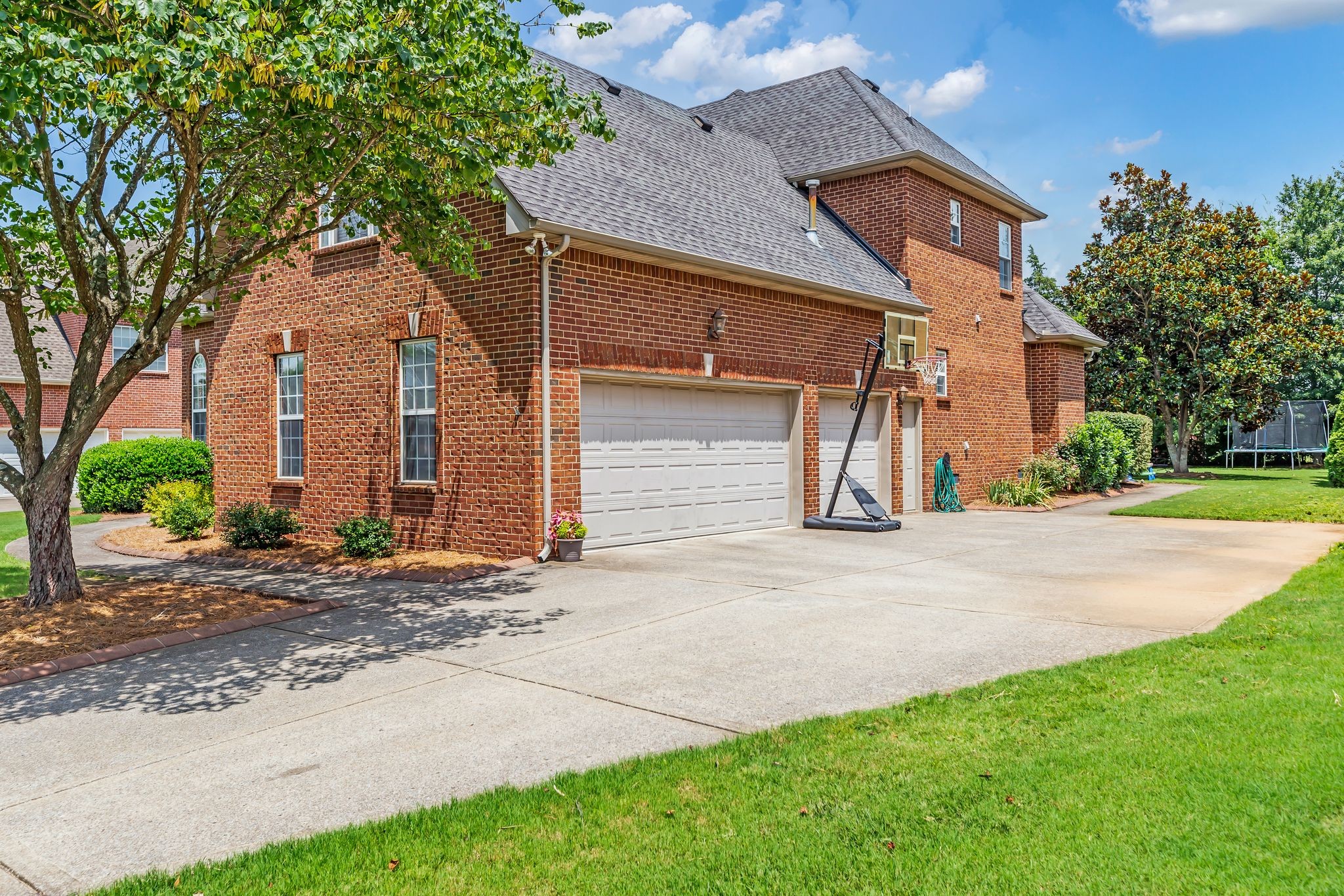 2932 Caraway Dr