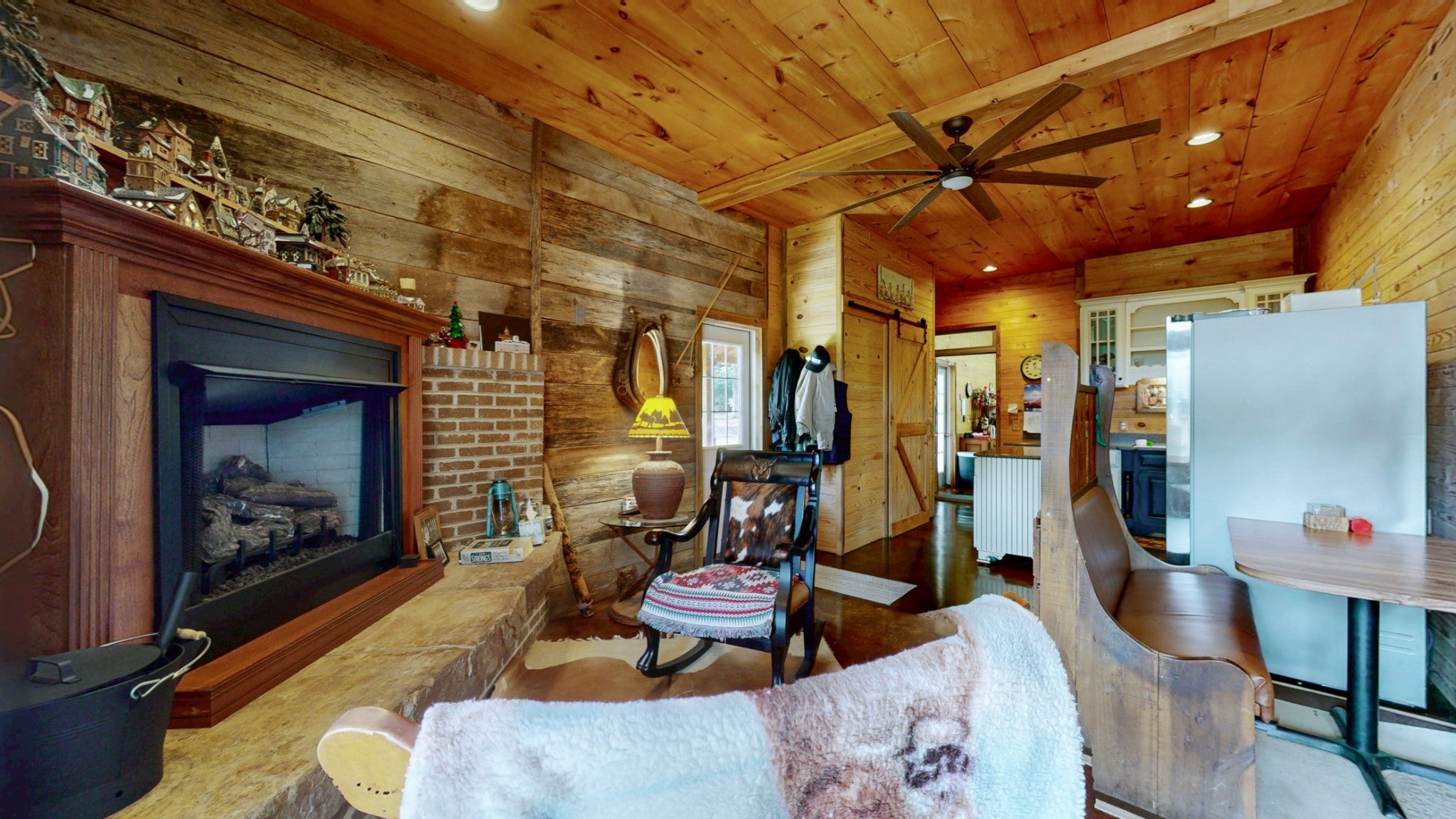 8774 Highway 641 N