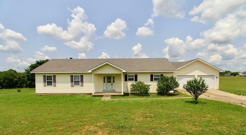 212 Southern Downs Dr Lexington TN 38351