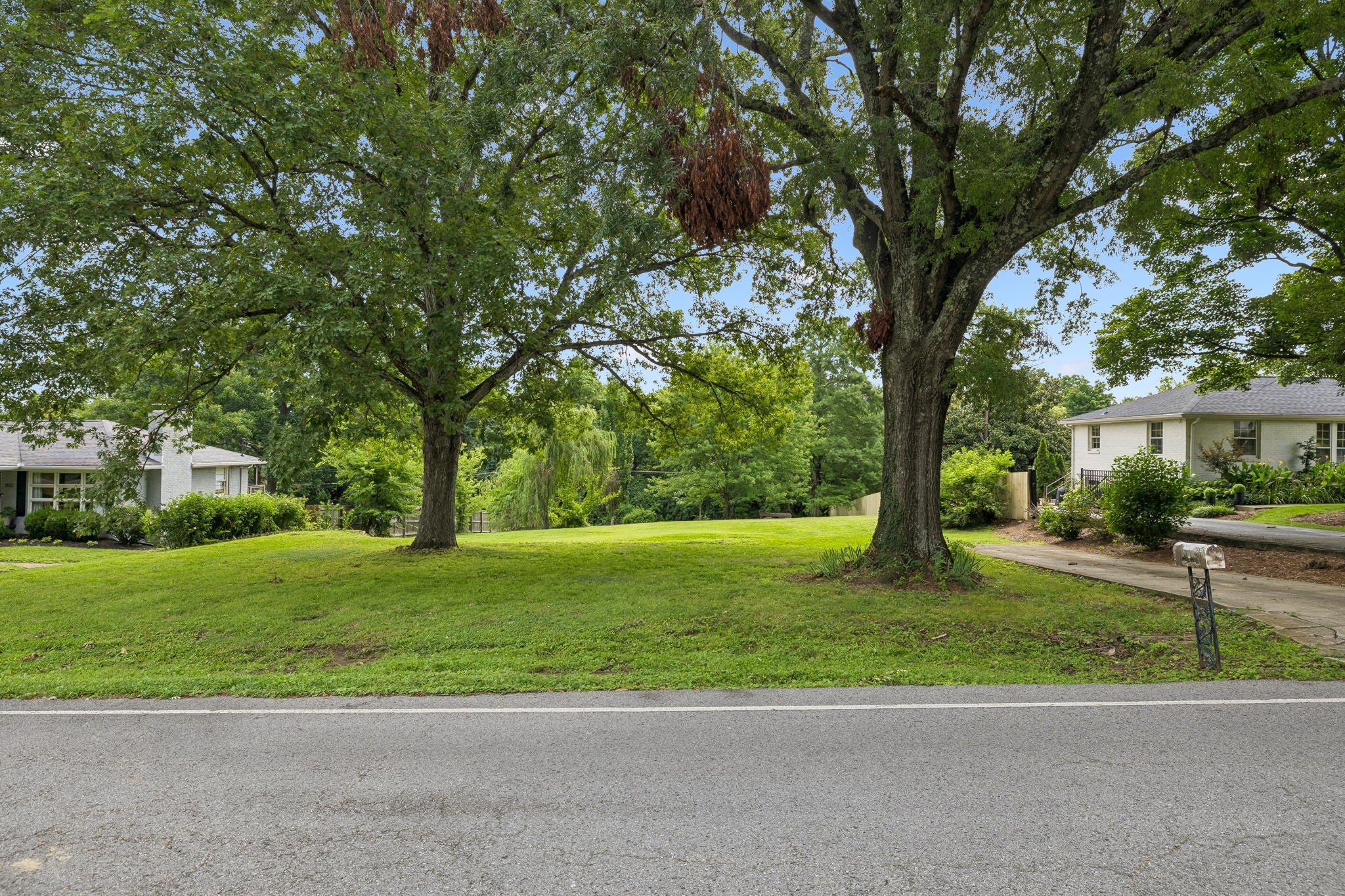 listing at 3518 Pleasant Valley Rd, Nashville