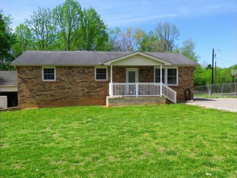 1153 Chestnut Dr Burns TN 37029