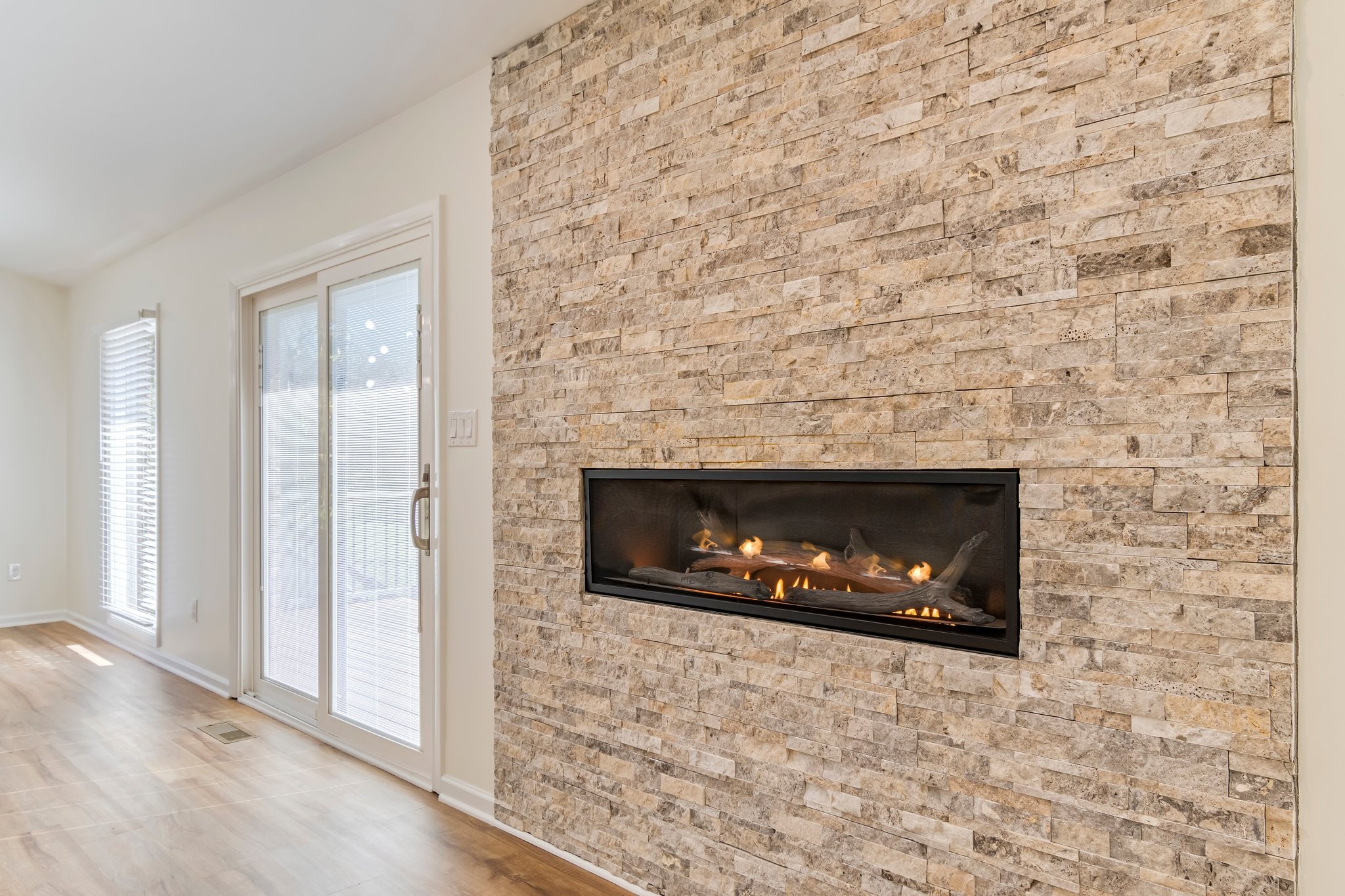 Columbia, Tennessee 38401, United States, 4 Bedrooms Bedrooms, ,3 BathroomsBathrooms,Residential,Active,93716