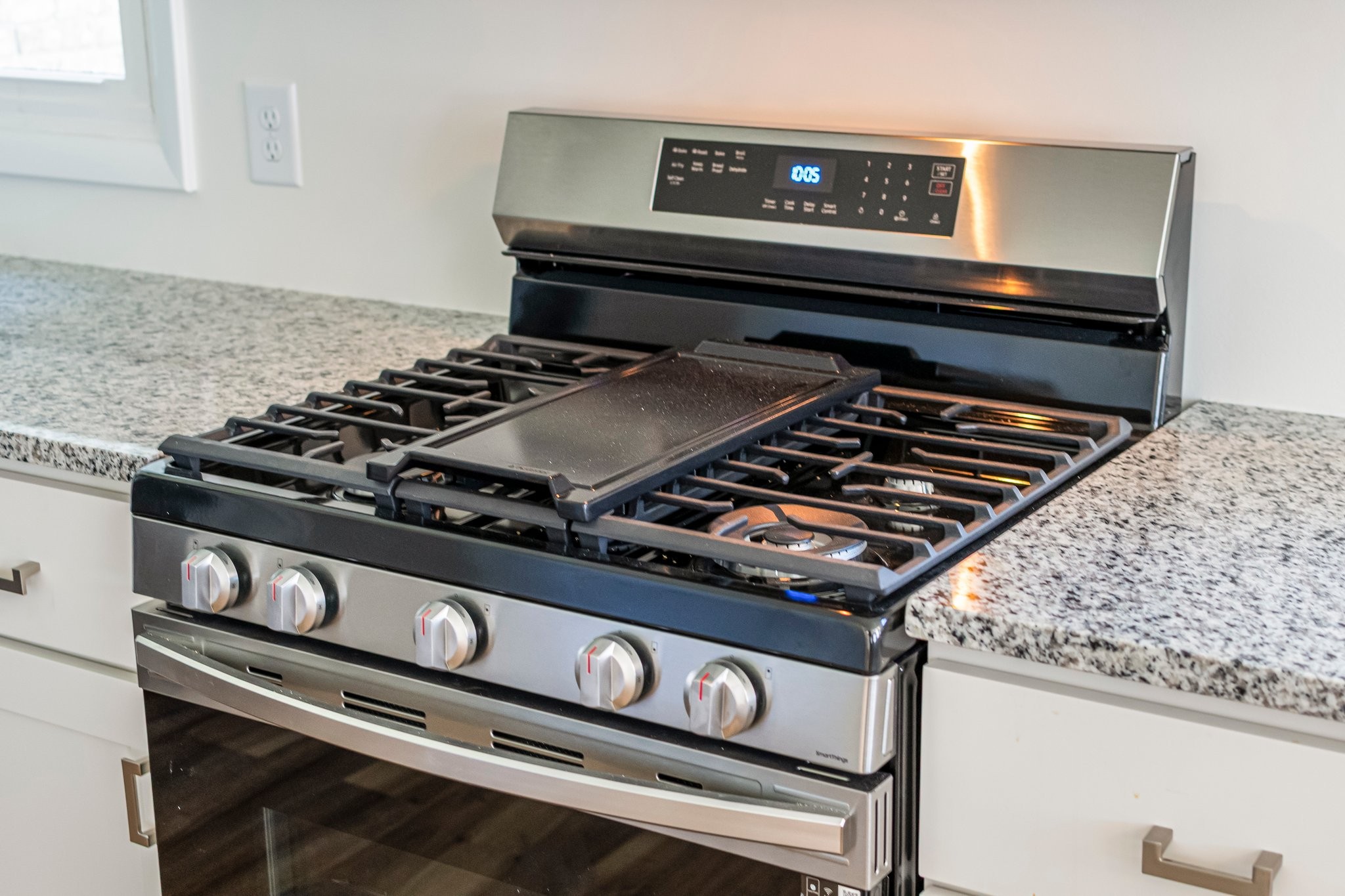 Columbia, Tennessee 38401, United States, 4 Bedrooms Bedrooms, ,3 BathroomsBathrooms,Residential,Active,93716