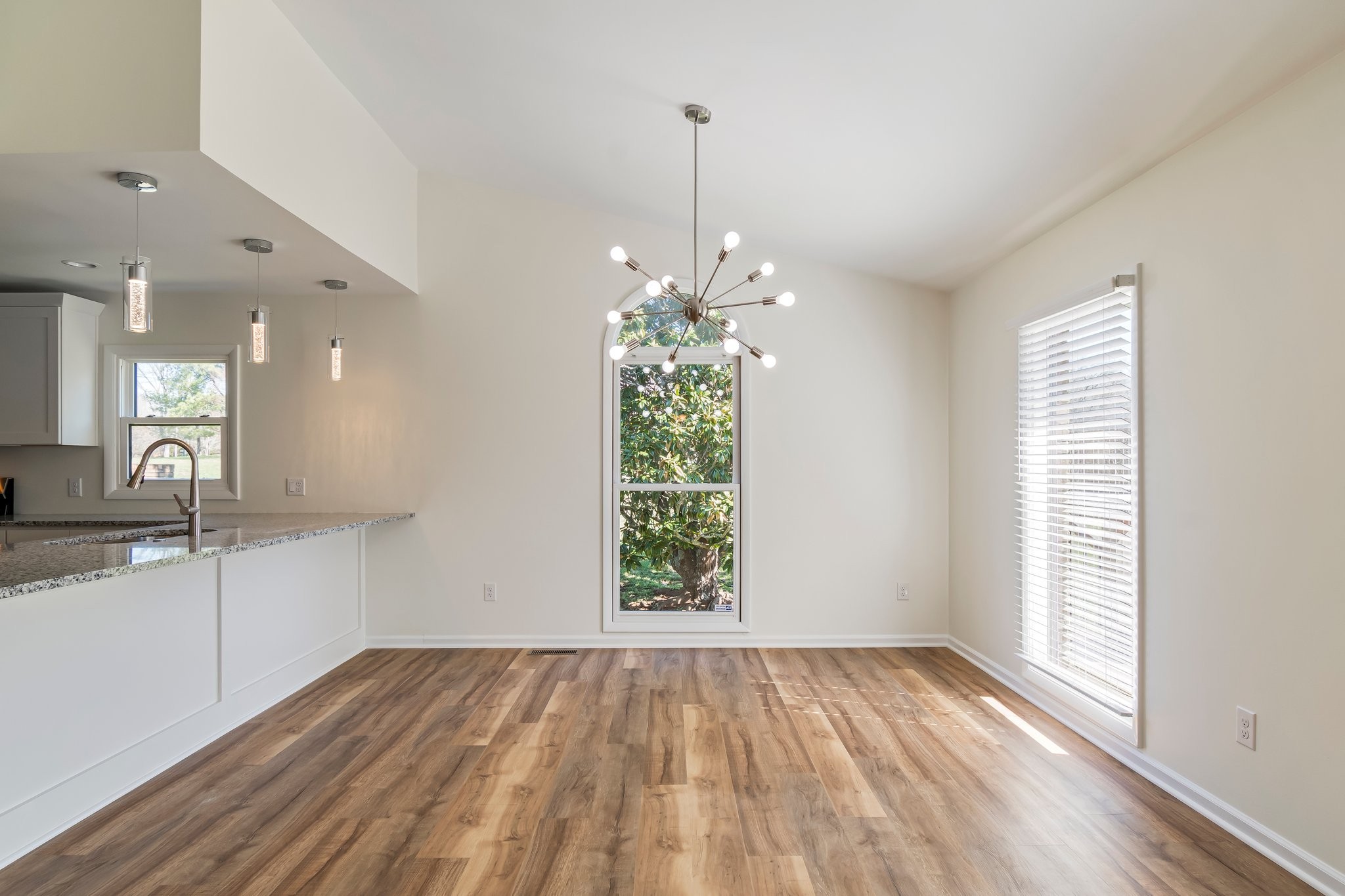 Columbia, Tennessee 38401, United States, 4 Bedrooms Bedrooms, ,3 BathroomsBathrooms,Residential,Active,93716