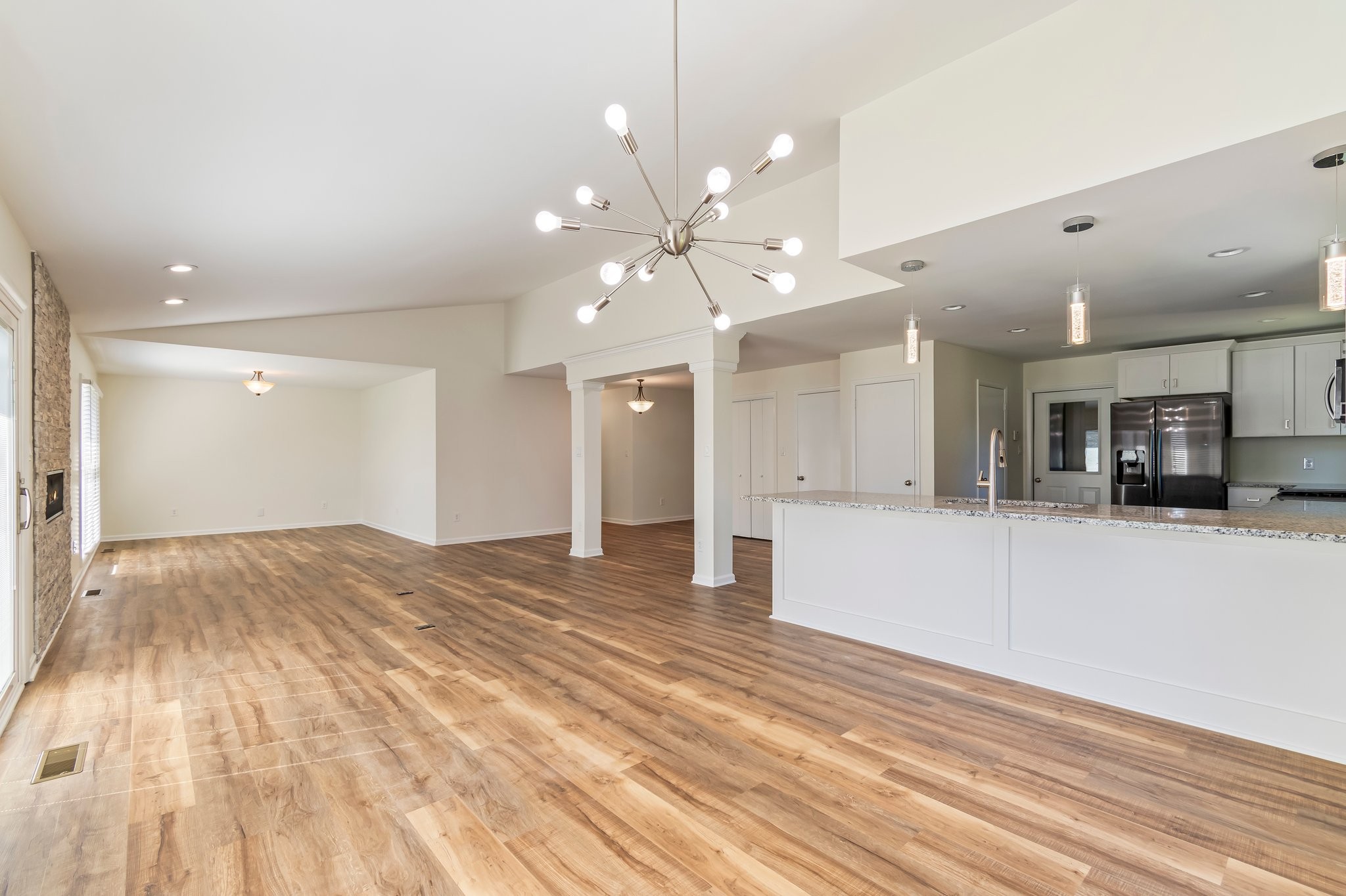 Columbia, Tennessee 38401, United States, 4 Bedrooms Bedrooms, ,3 BathroomsBathrooms,Residential,Active,93716