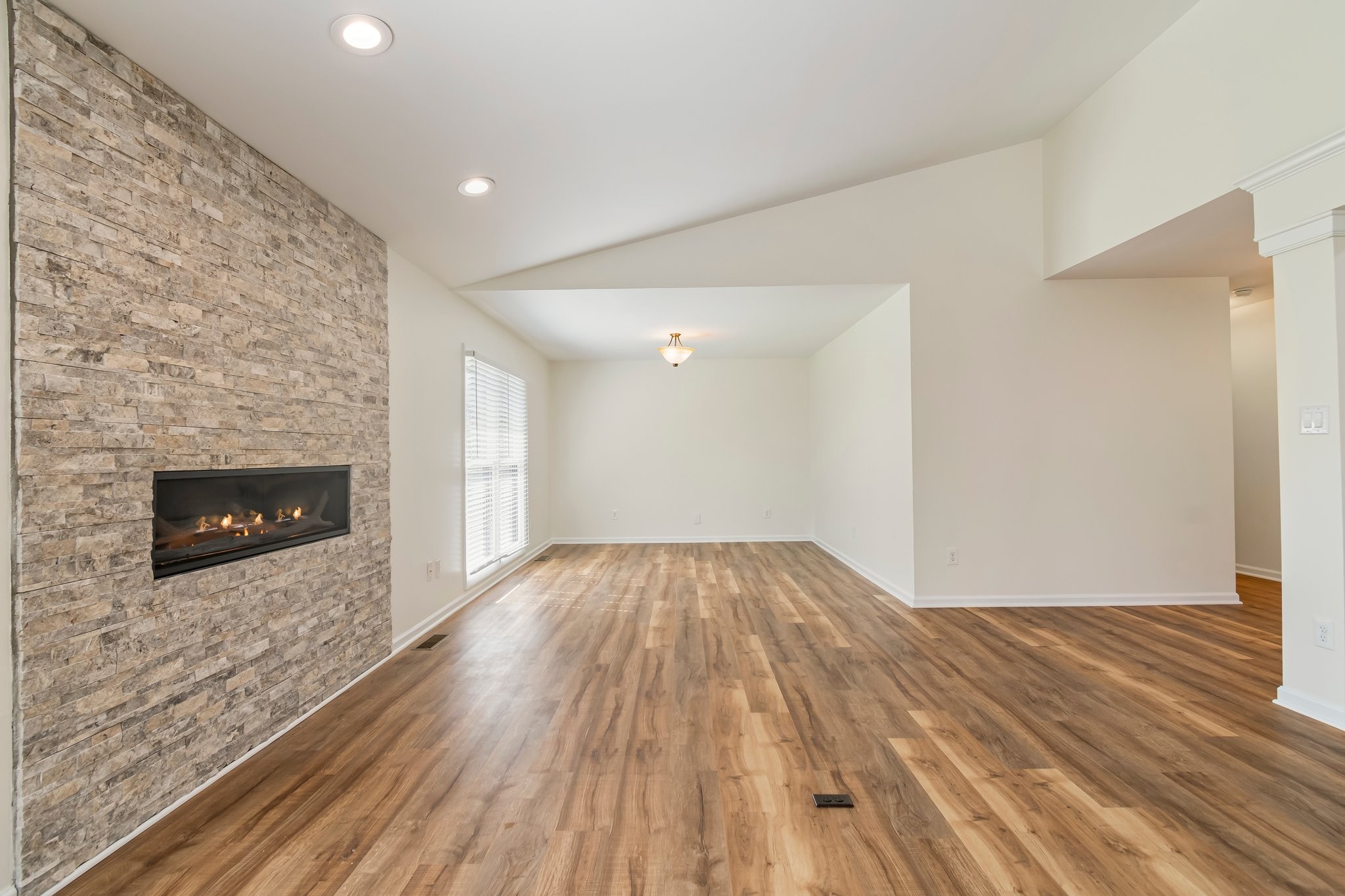 Columbia, Tennessee 38401, United States, 4 Bedrooms Bedrooms, ,3 BathroomsBathrooms,Residential,Active,93716