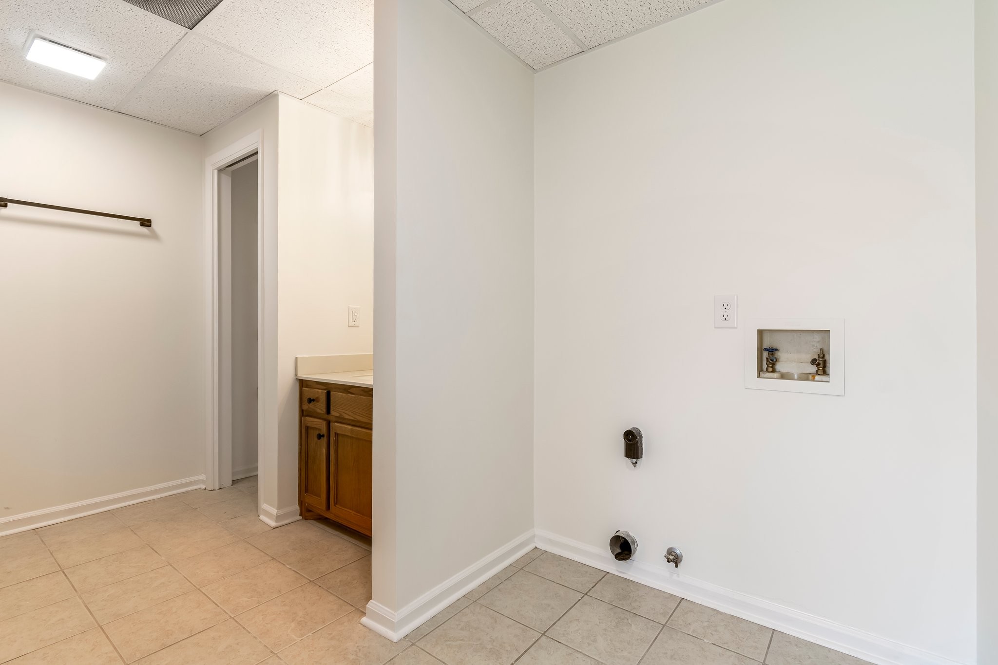 Columbia, Tennessee 38401, United States, 4 Bedrooms Bedrooms, ,3 BathroomsBathrooms,Residential,Active,93716