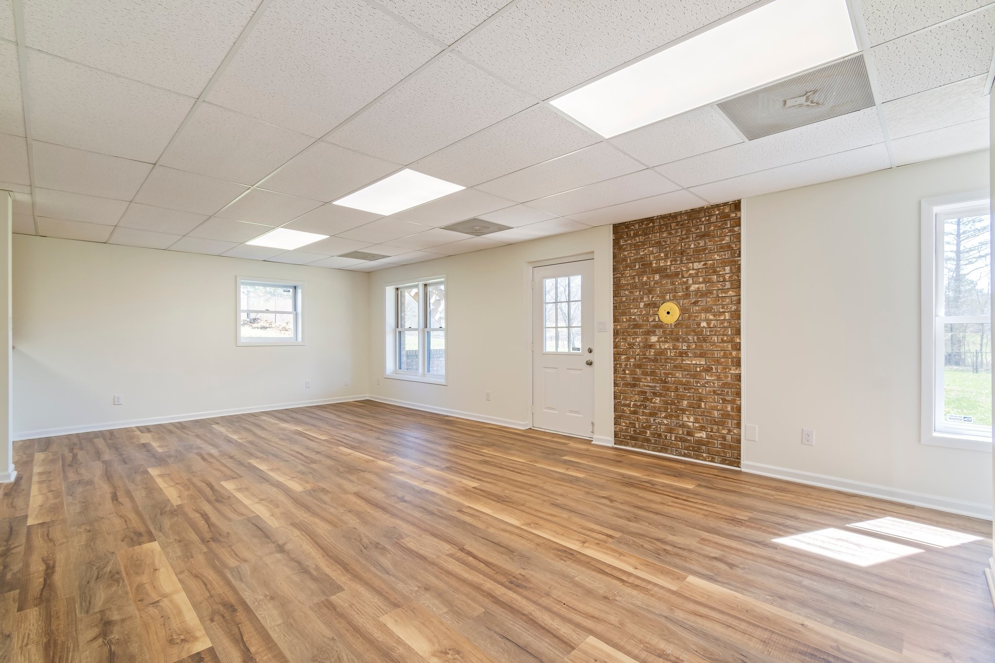 Columbia, Tennessee 38401, United States, 4 Bedrooms Bedrooms, ,3 BathroomsBathrooms,Residential,Active,93716