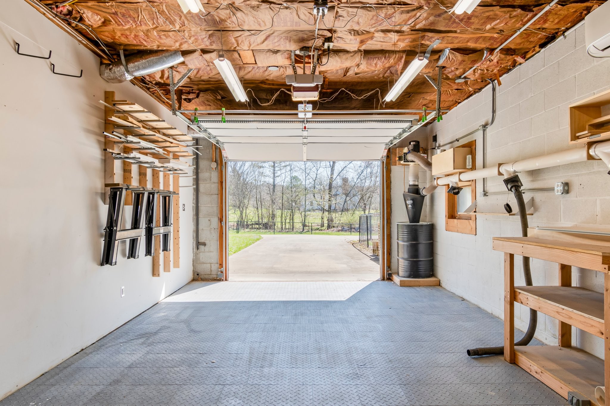 Columbia, Tennessee 38401, United States, 4 Bedrooms Bedrooms, ,3 BathroomsBathrooms,Residential,Active,93716