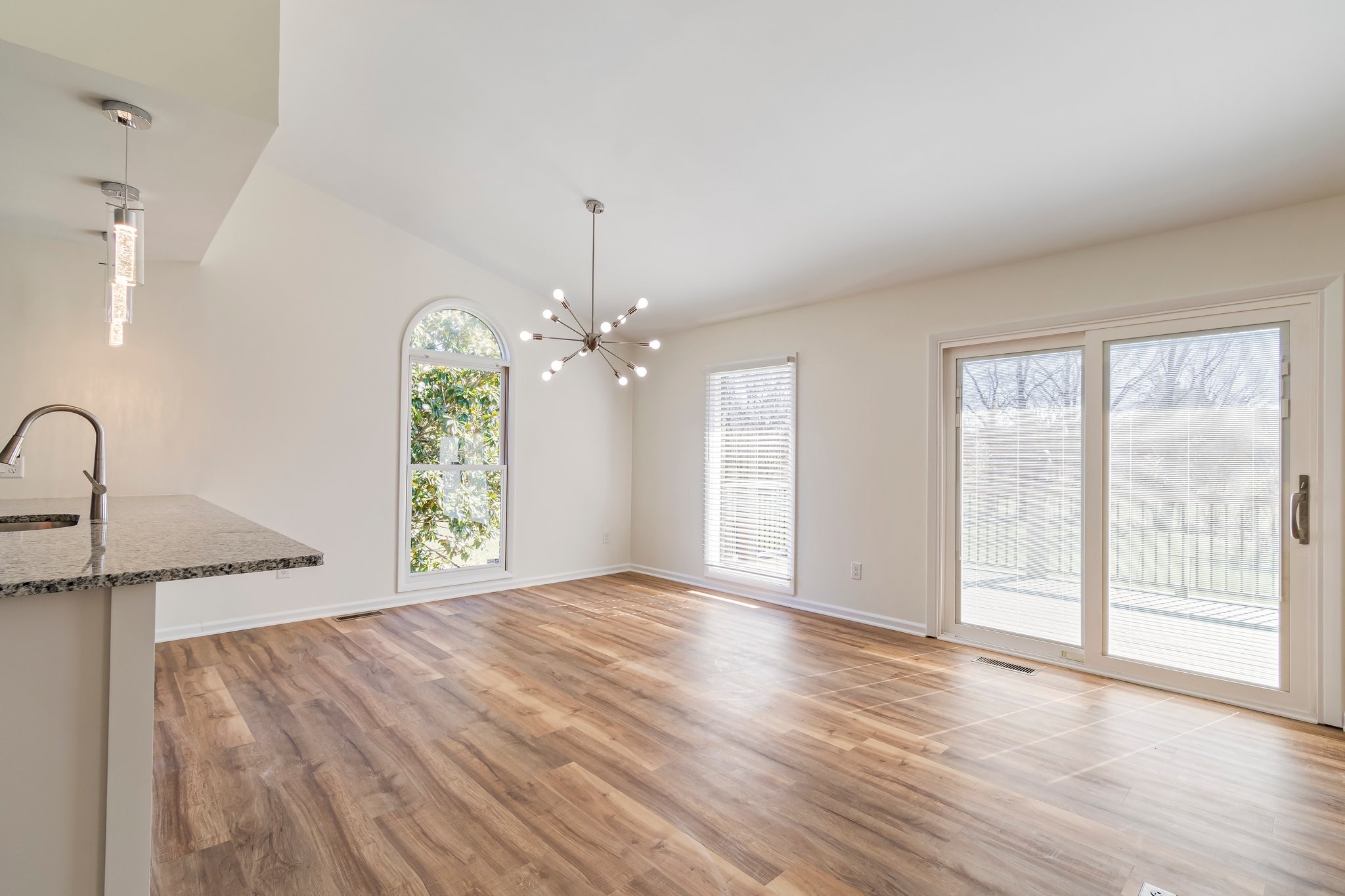 Columbia, Tennessee 38401, United States, 4 Bedrooms Bedrooms, ,3 BathroomsBathrooms,Residential,Active,93716