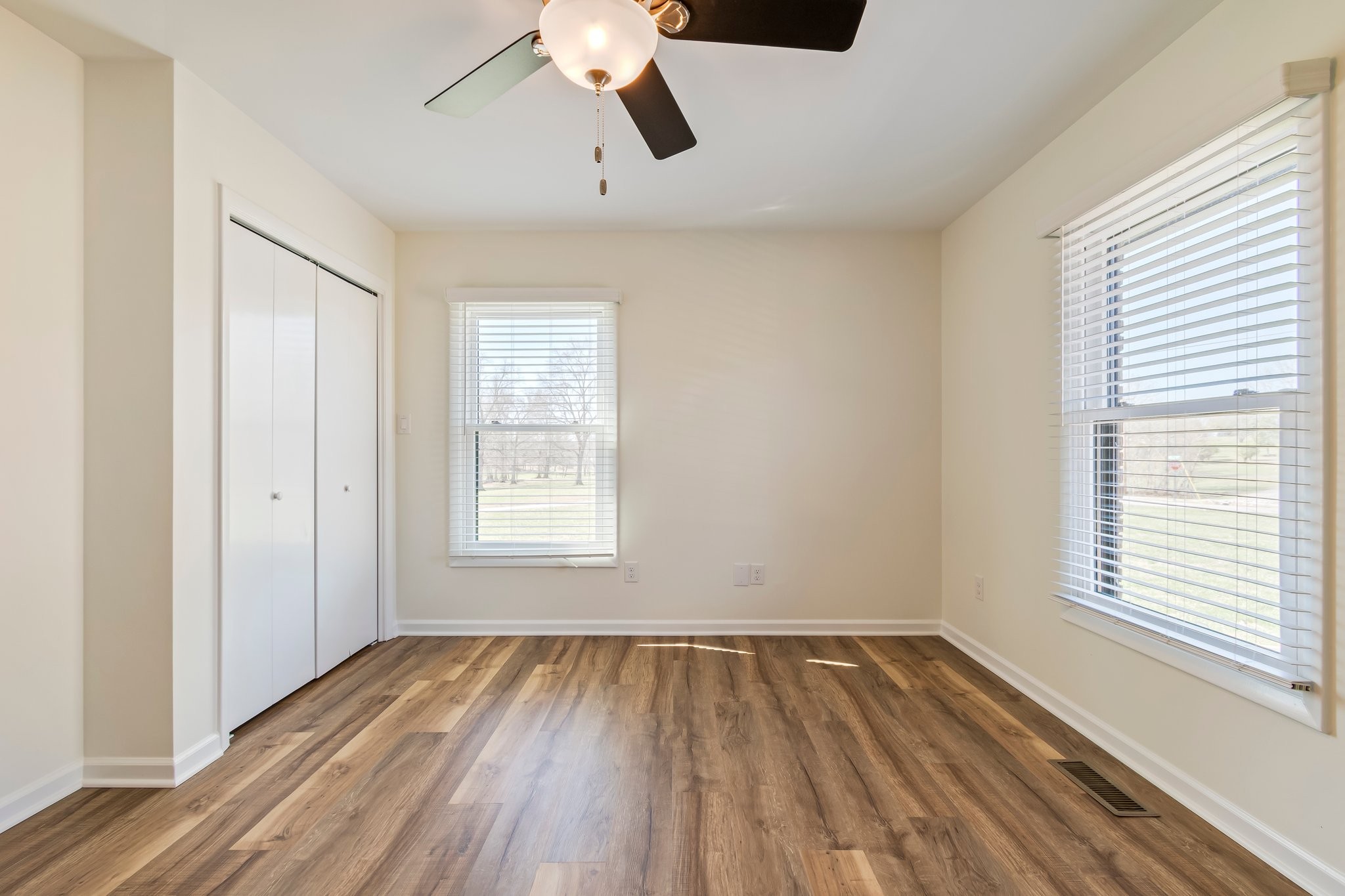 Columbia, Tennessee 38401, United States, 4 Bedrooms Bedrooms, ,3 BathroomsBathrooms,Residential,Active,93716