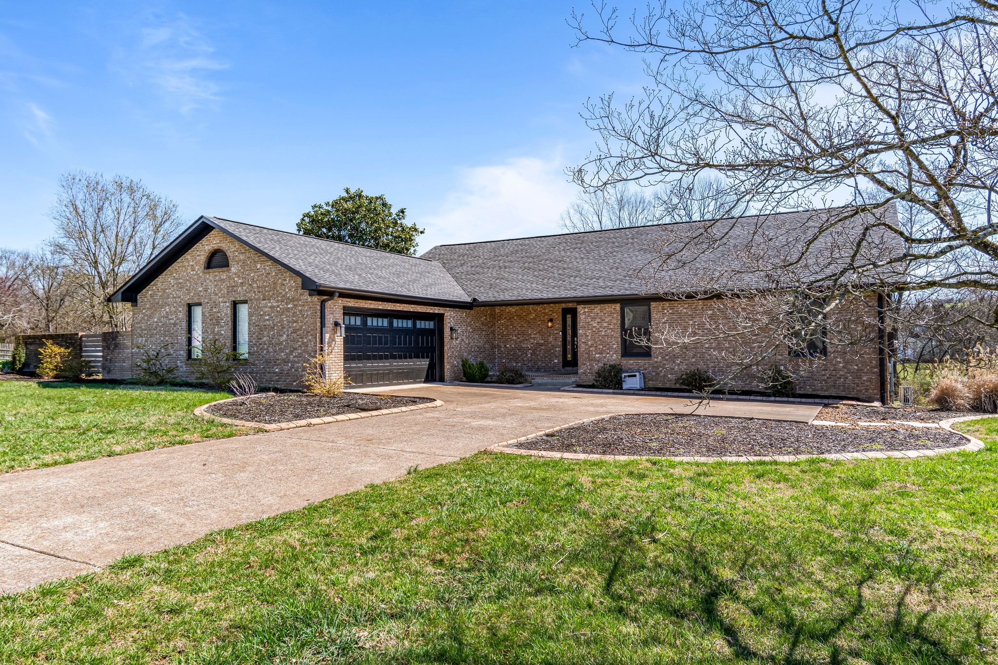 1106 Roseland Dr