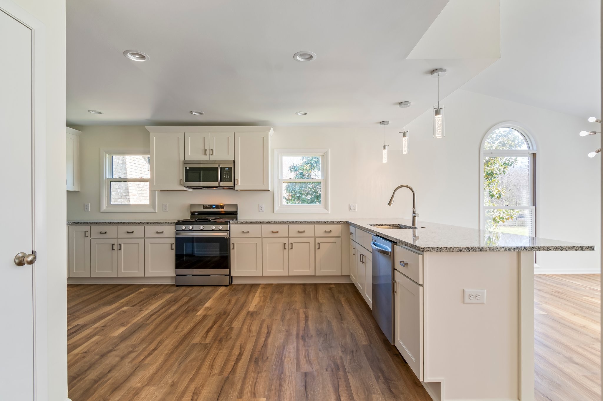 Columbia, Tennessee 38401, United States, 4 Bedrooms Bedrooms, ,3 BathroomsBathrooms,Residential,Active,93716