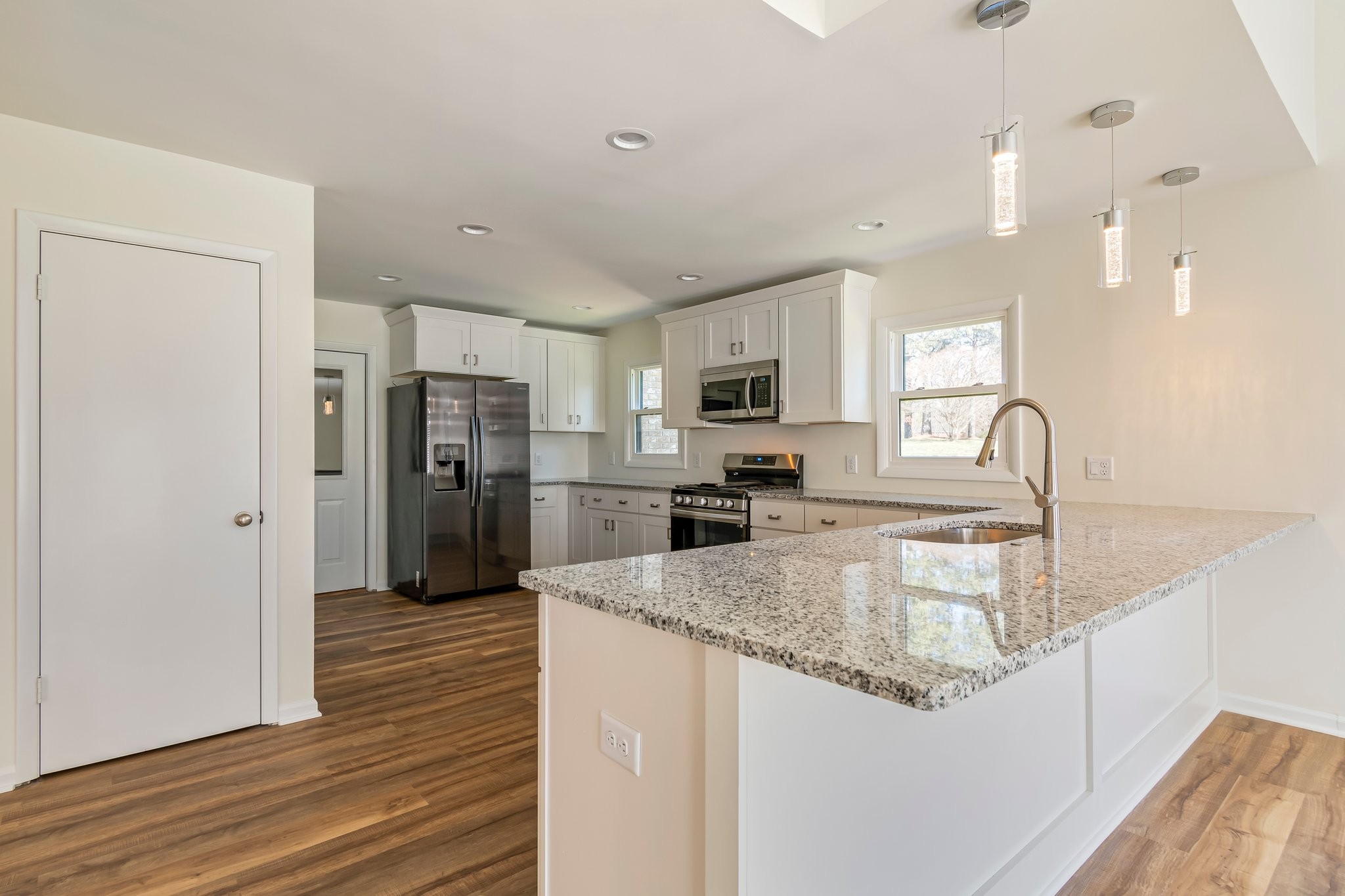 Columbia, Tennessee 38401, United States, 4 Bedrooms Bedrooms, ,3 BathroomsBathrooms,Residential,Active,93716