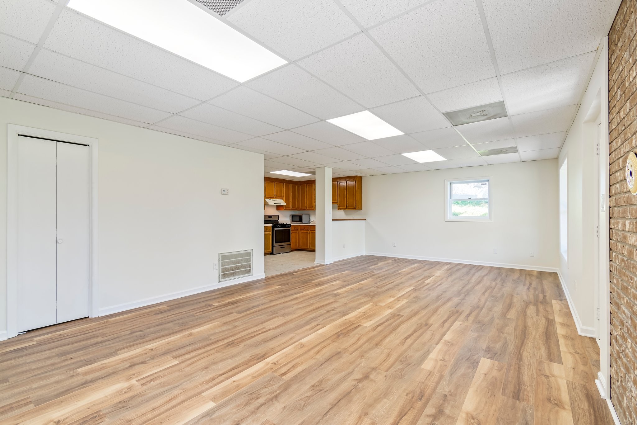 Columbia, Tennessee 38401, United States, 4 Bedrooms Bedrooms, ,3 BathroomsBathrooms,Residential,Active,93716