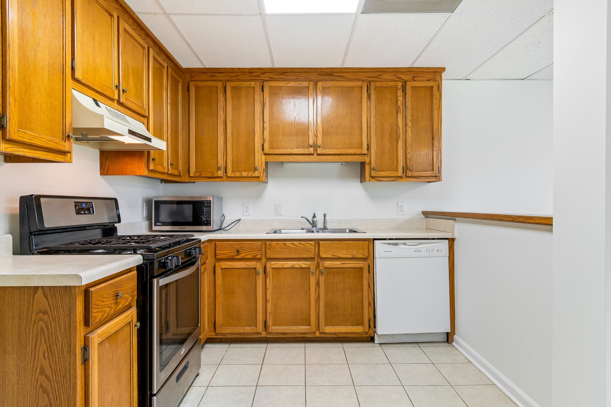 Columbia, Tennessee 38401, United States, 4 Bedrooms Bedrooms, ,3 BathroomsBathrooms,Residential,Active,93716