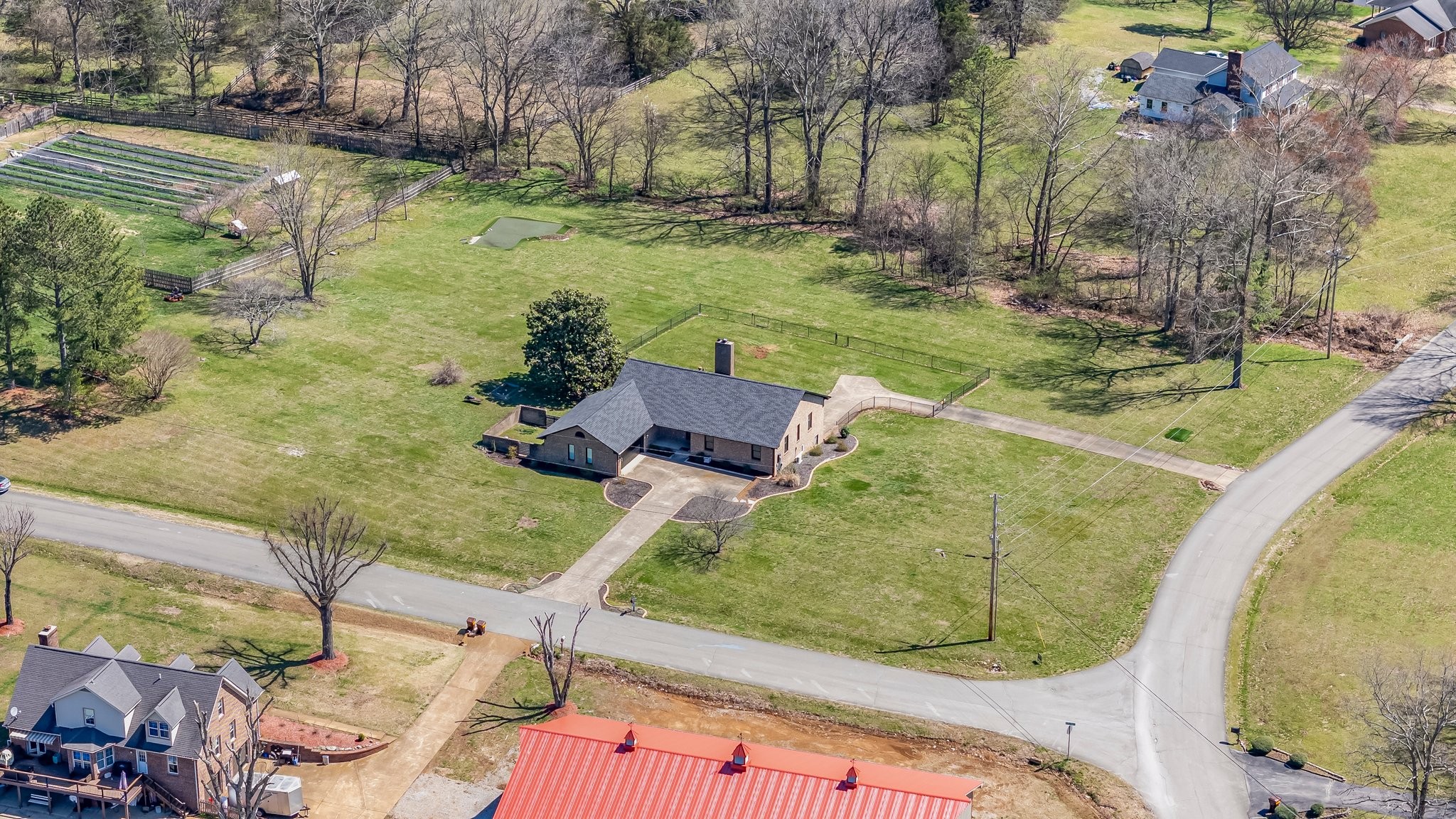 Columbia, Tennessee 38401, United States, 4 Bedrooms Bedrooms, ,3 BathroomsBathrooms,Residential,Active,93716