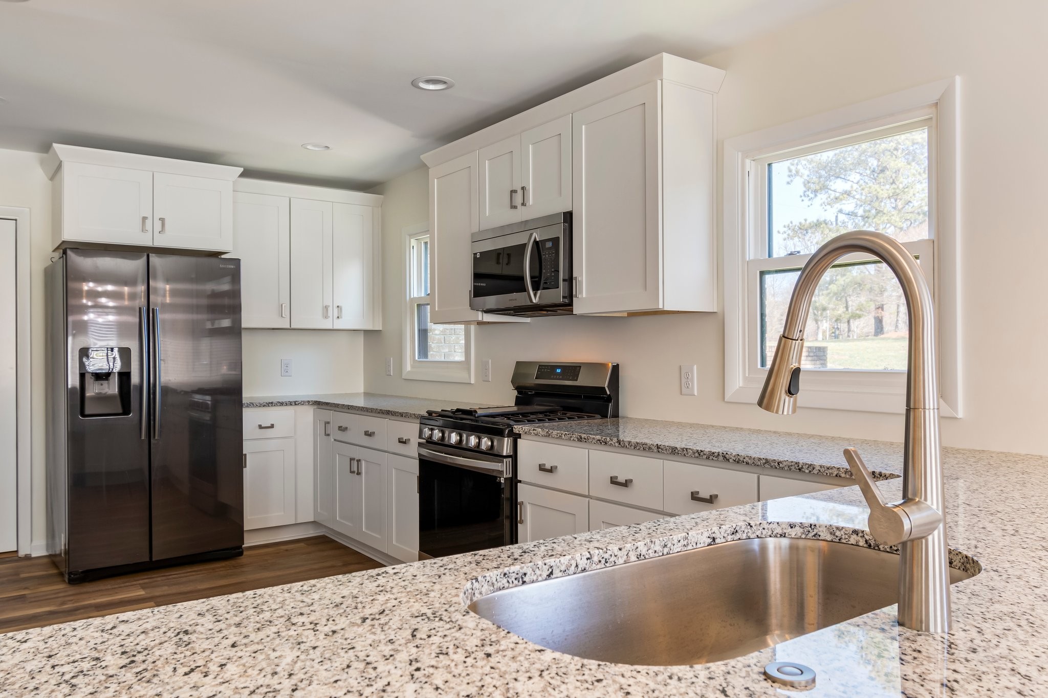 Columbia, Tennessee 38401, United States, 4 Bedrooms Bedrooms, ,3 BathroomsBathrooms,Residential,Active,93716