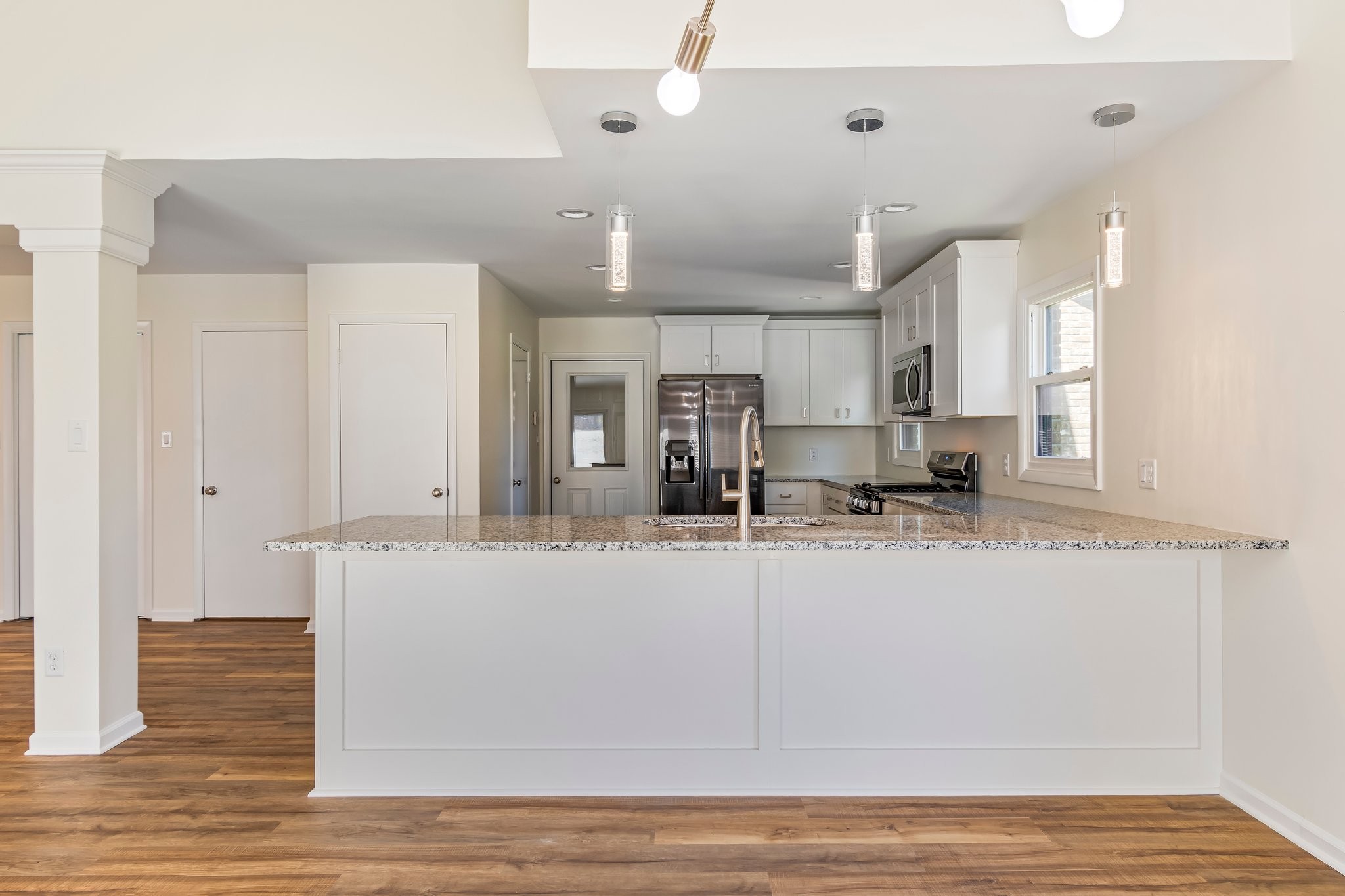 Columbia, Tennessee 38401, United States, 4 Bedrooms Bedrooms, ,3 BathroomsBathrooms,Residential,Active,93716