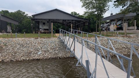 1434 S River Front Dr Clifton TN 38425