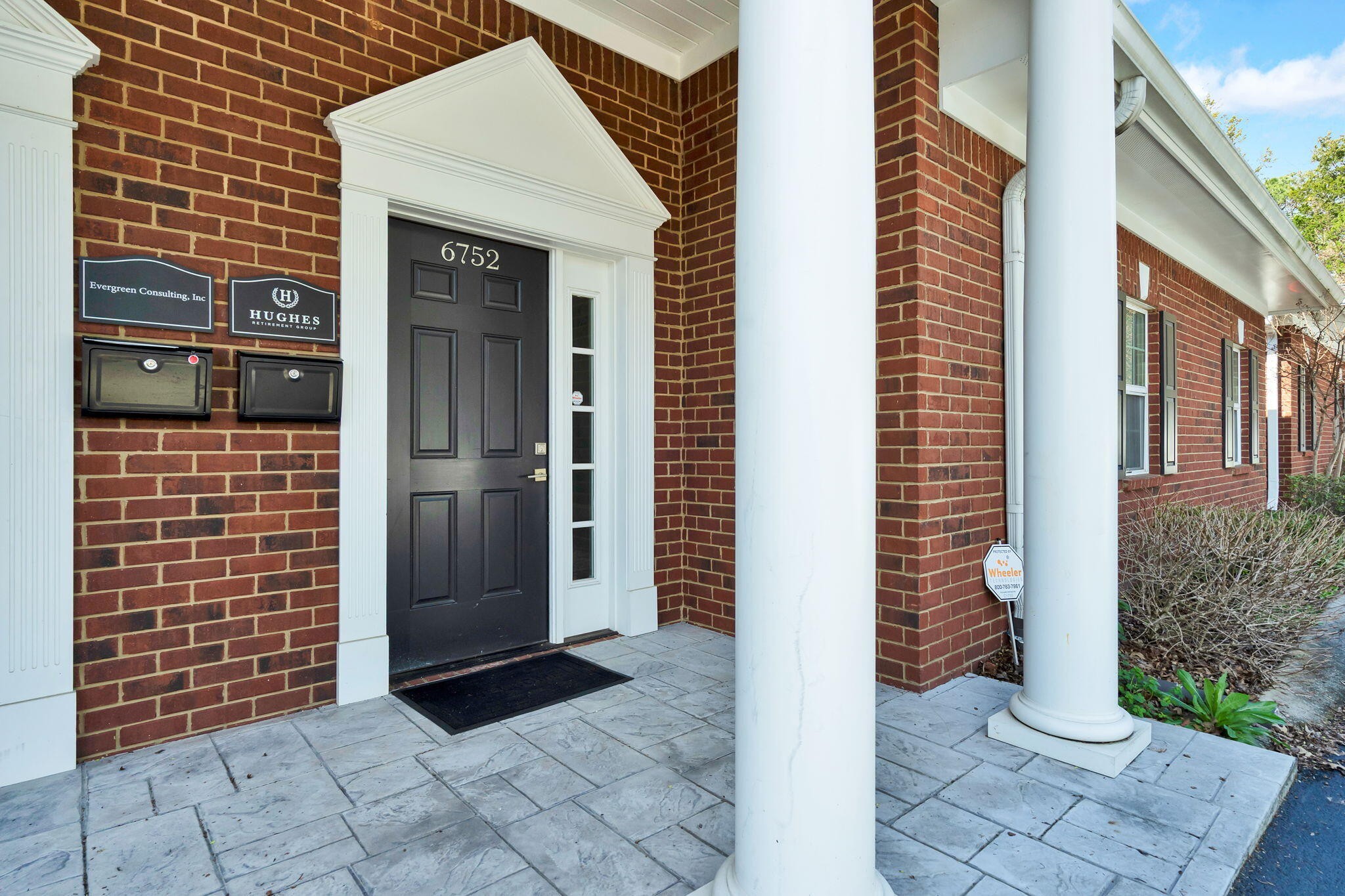 6752 Executive Oak Lane